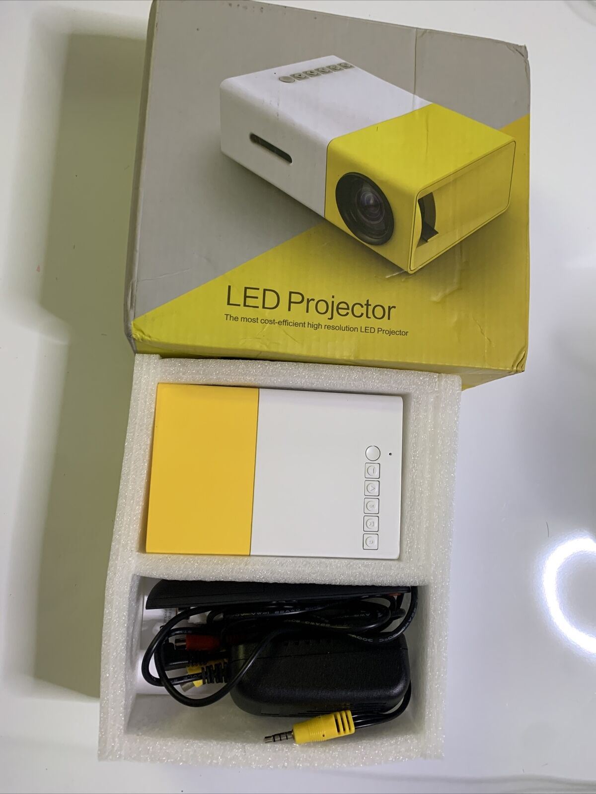 LED Projector Mini Portable USB LED 1080P Home Cinema – Retro Unit