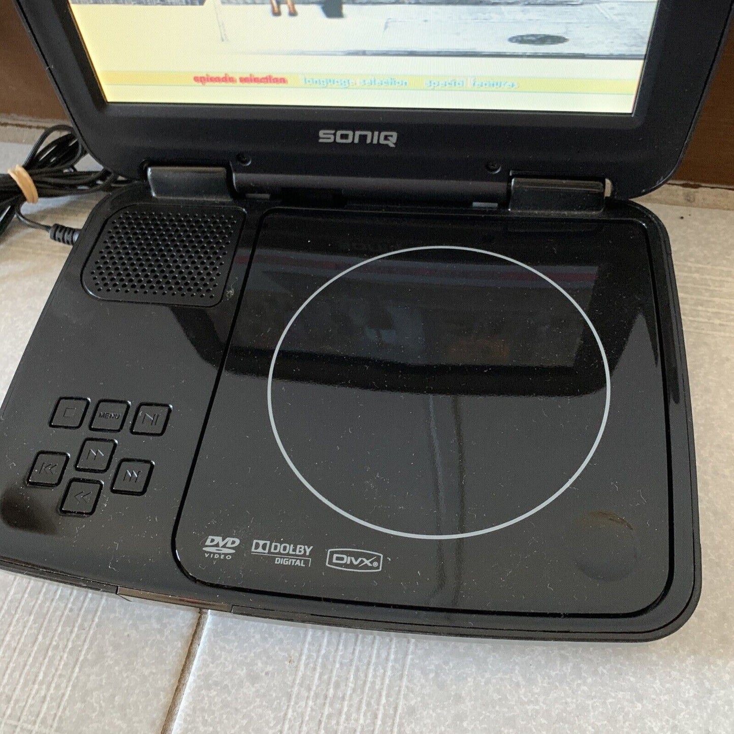 Soniq 7" Portable DVD Player with DivX PD80-AU and Power Supply