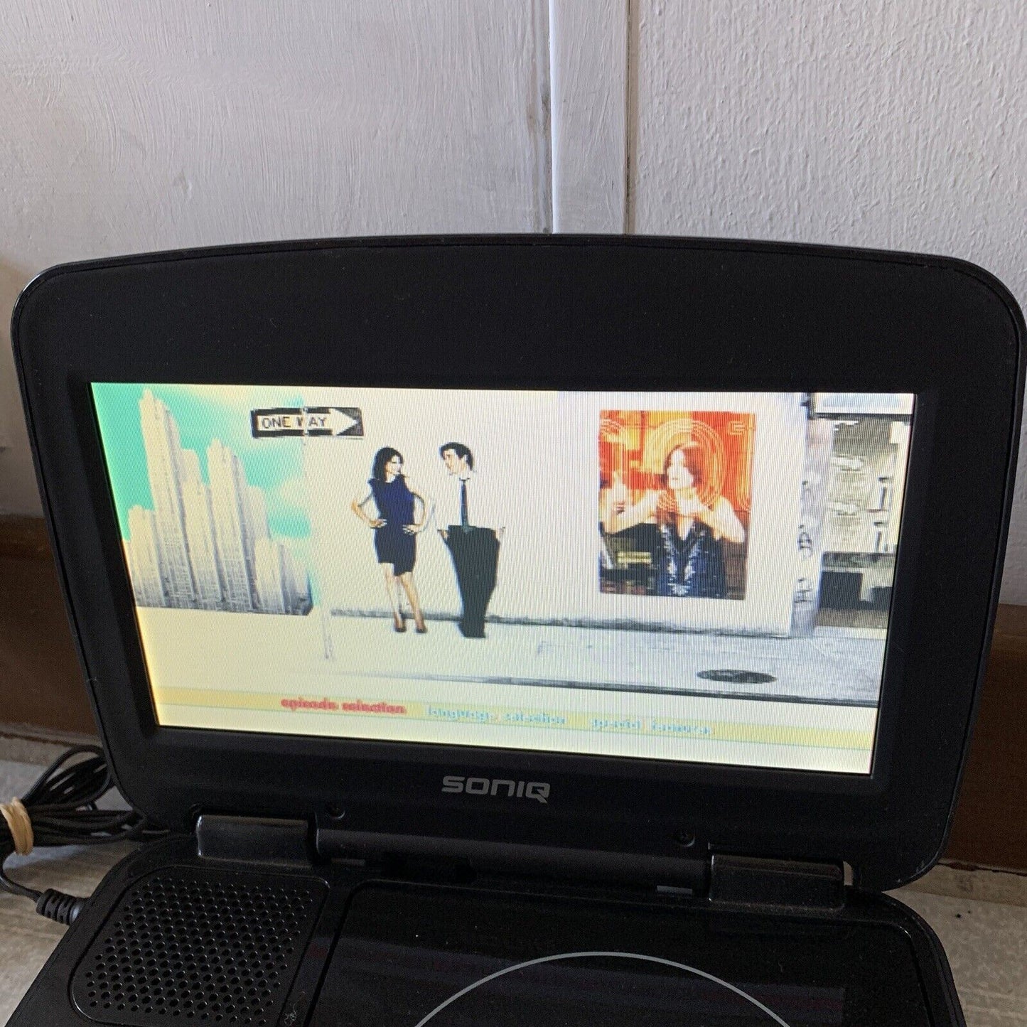 Soniq 7" Portable DVD Player with DivX PD80-AU and Power Supply