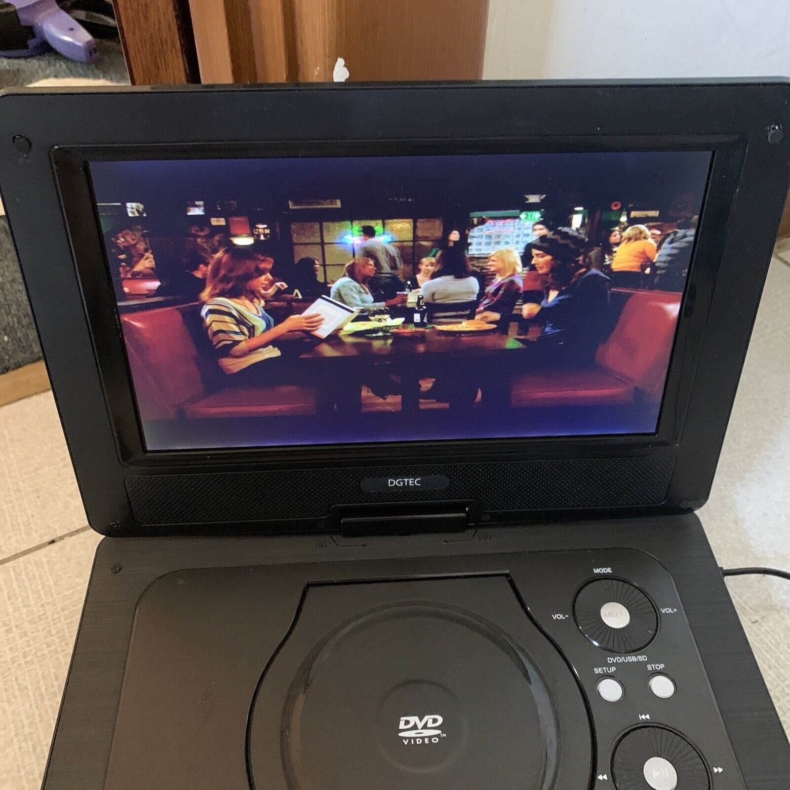JVC 10.1 Portable DVD Player