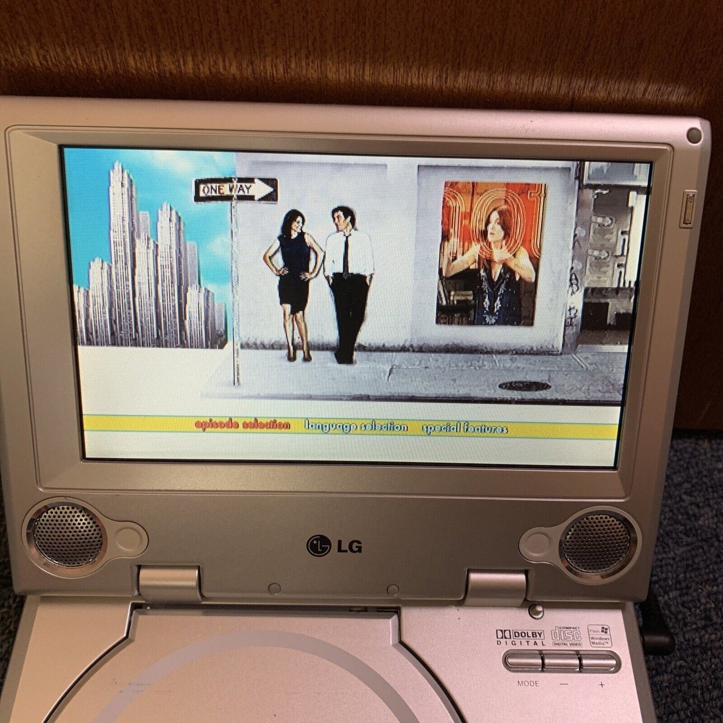 LG 7" Portable DVD Player with TFT LCD DP9911P + Power Supply