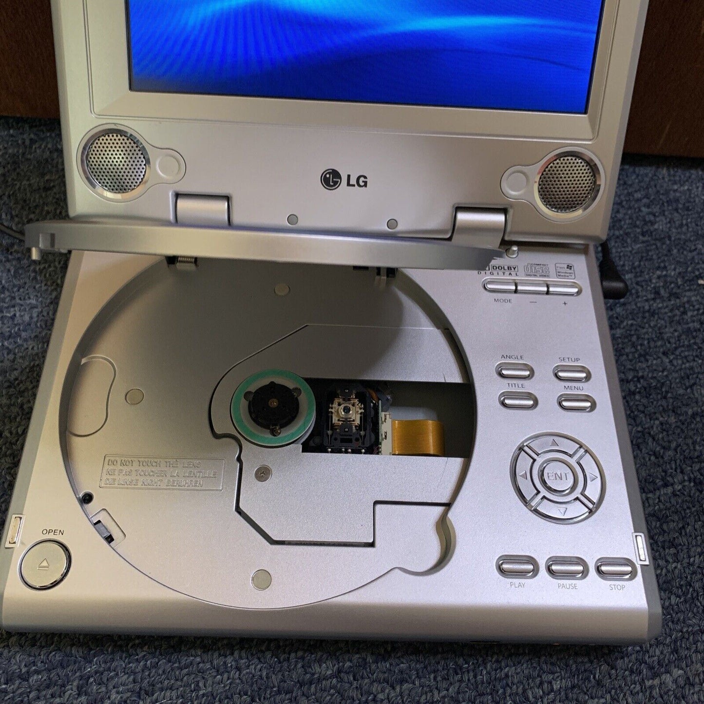 LG 7" Portable DVD Player with TFT LCD DP9911P + Power Supply