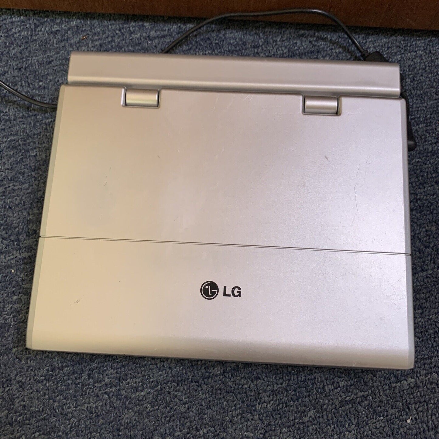 LG 7" Portable DVD Player with TFT LCD DP9911P + Power Supply