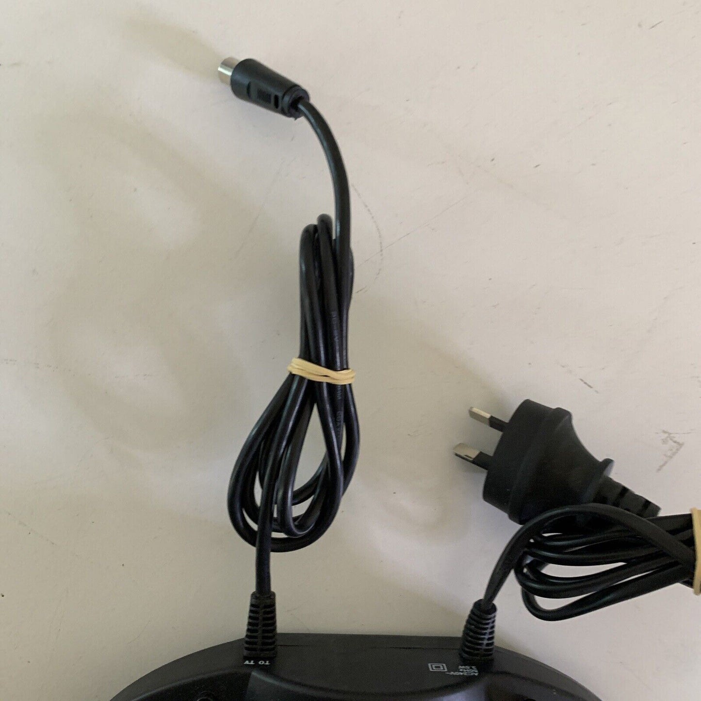 Crest Indoor Antenna VHF/UHF/AM with Adjustable Gain HNEA100