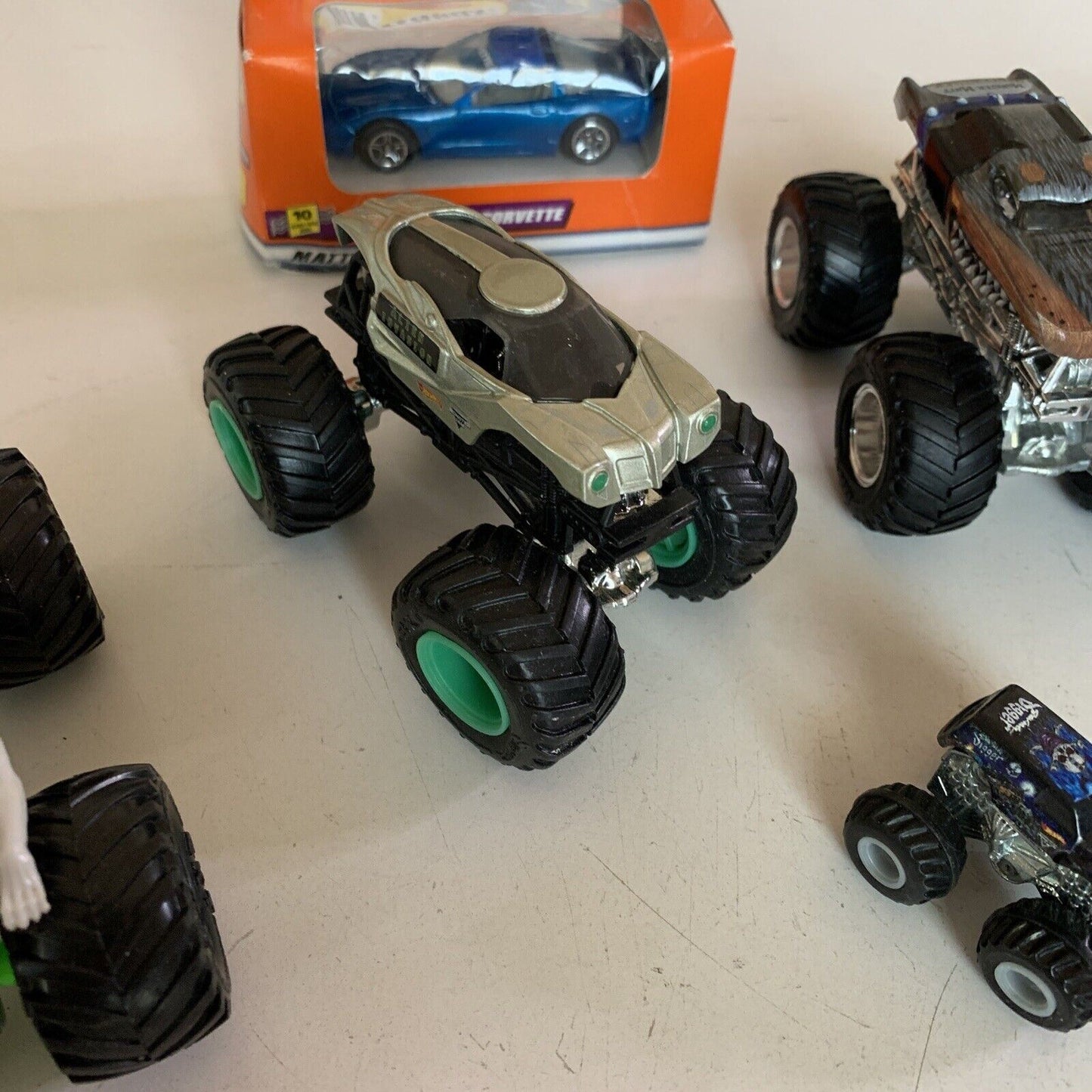 6x Hot Wheels Monster Trucks Matchbox Trucks Cars