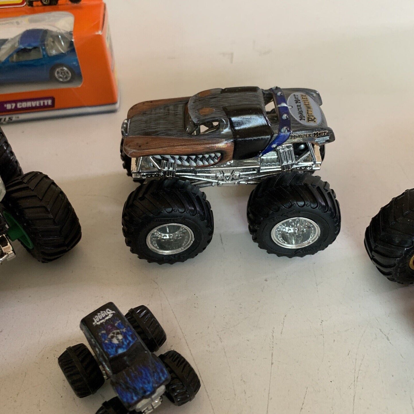 6x Hot Wheels Monster Trucks Matchbox Trucks Cars