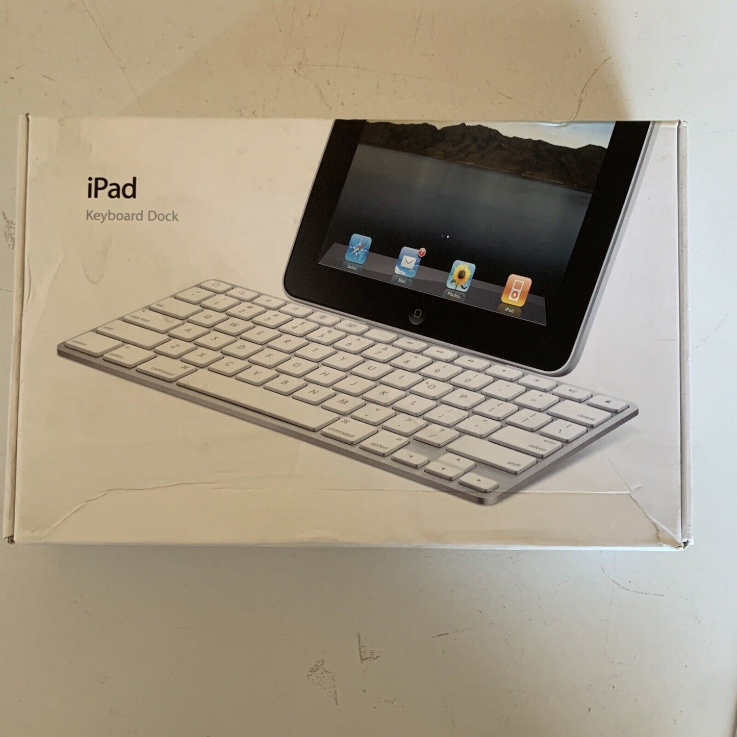 Apple iPad Keyboard and Dock for Iphone/Ipad 30-pin