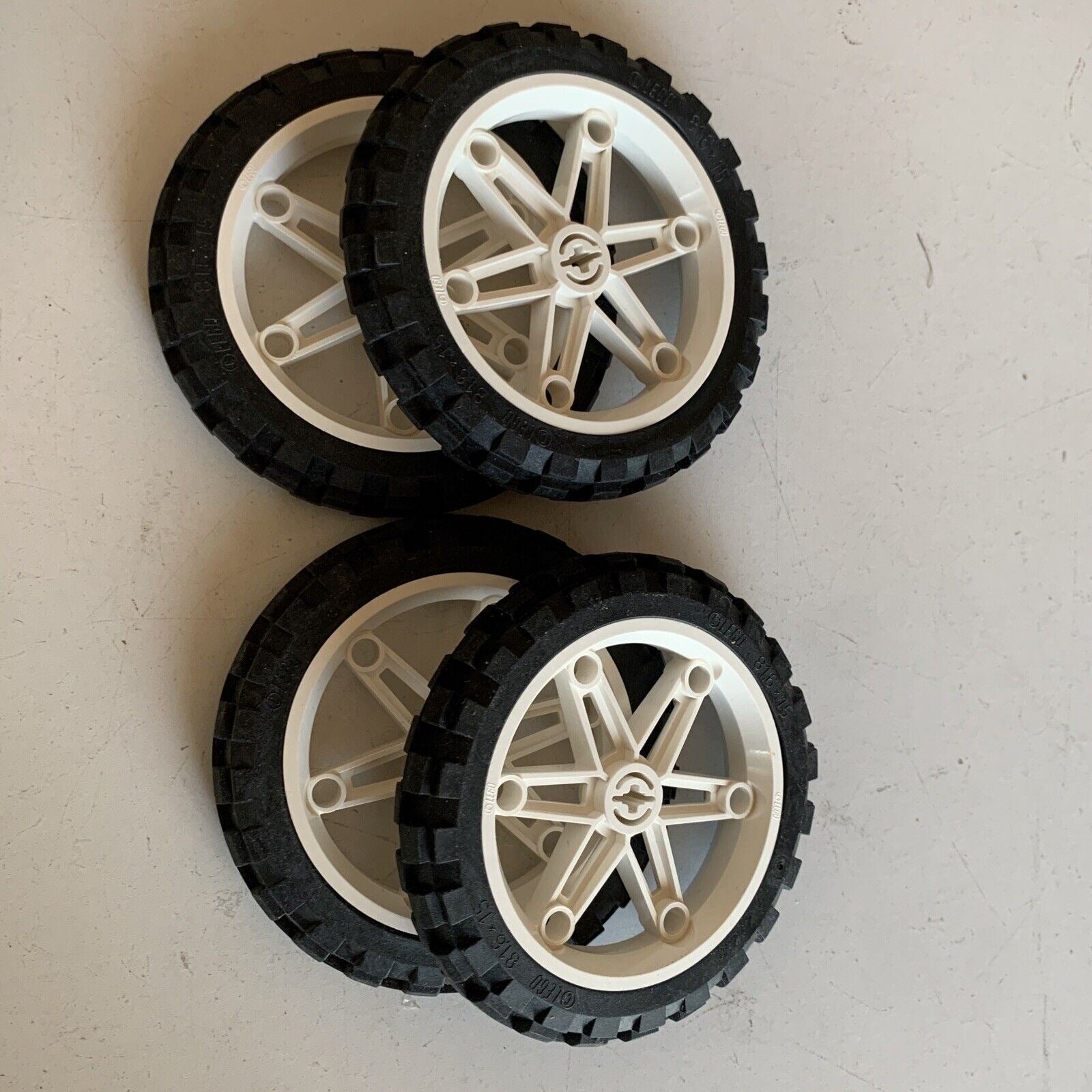 LEGO Wheel 81.6 x 15 Tyre 2902 White Rim 2903 Motorbike Technic Mindst ...