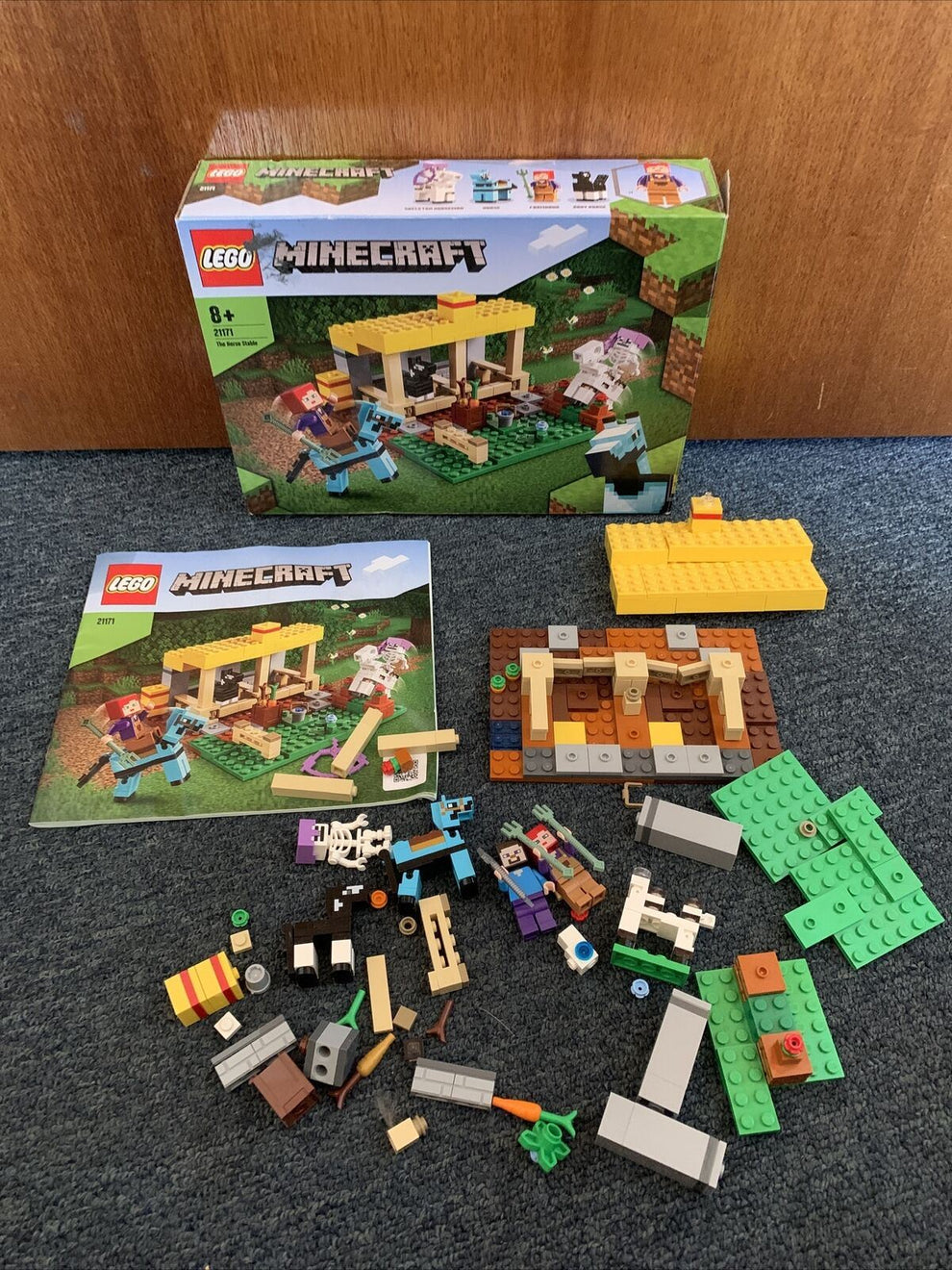 LEGO Minecraft: The Horse Stable (21171) – Retro Unit