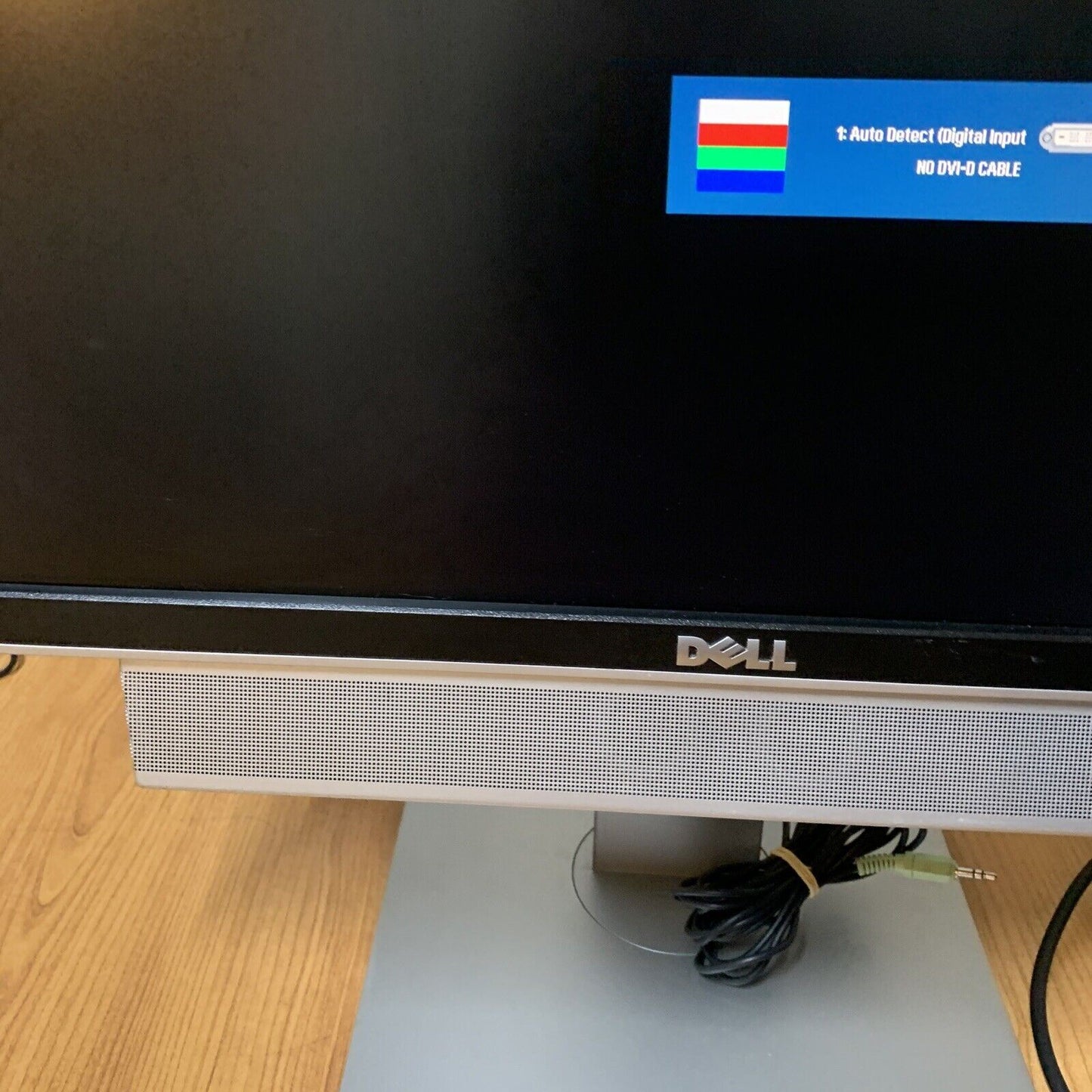 Dell 22" UltraSharp widescreen 5ms LCD Monitor 2208WFPt DVI VGA with Speaker Bar