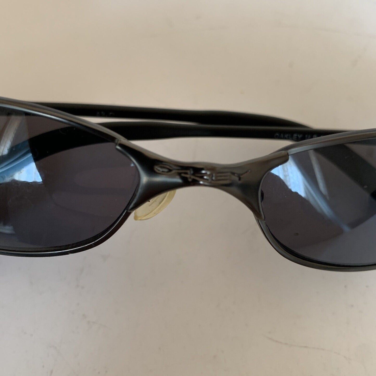 Oakley Sunglasses 43-O *Missing Left Nose Pad
