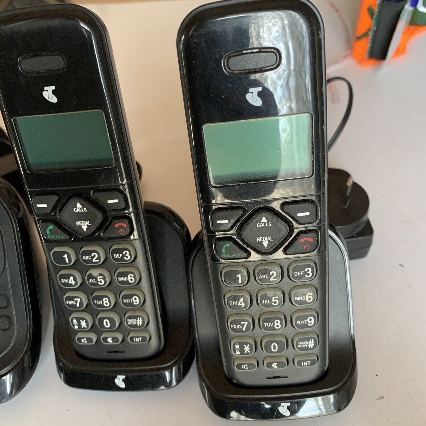 Telstra 9850 Triple Cordless Phone Answering  *Requires Battery Replacement