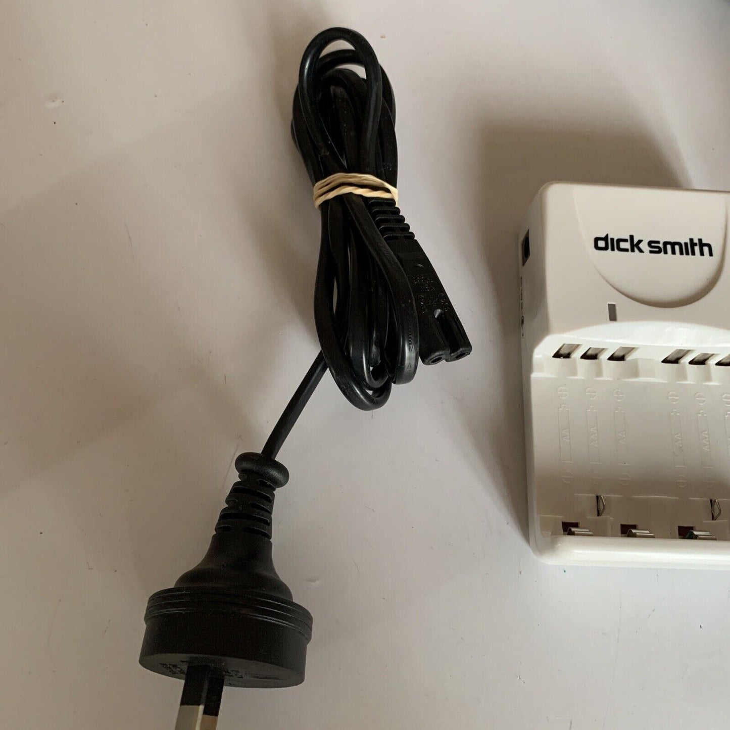 Dick Smith DKCJ520SAA Battery Charger for AA AAA Batteries