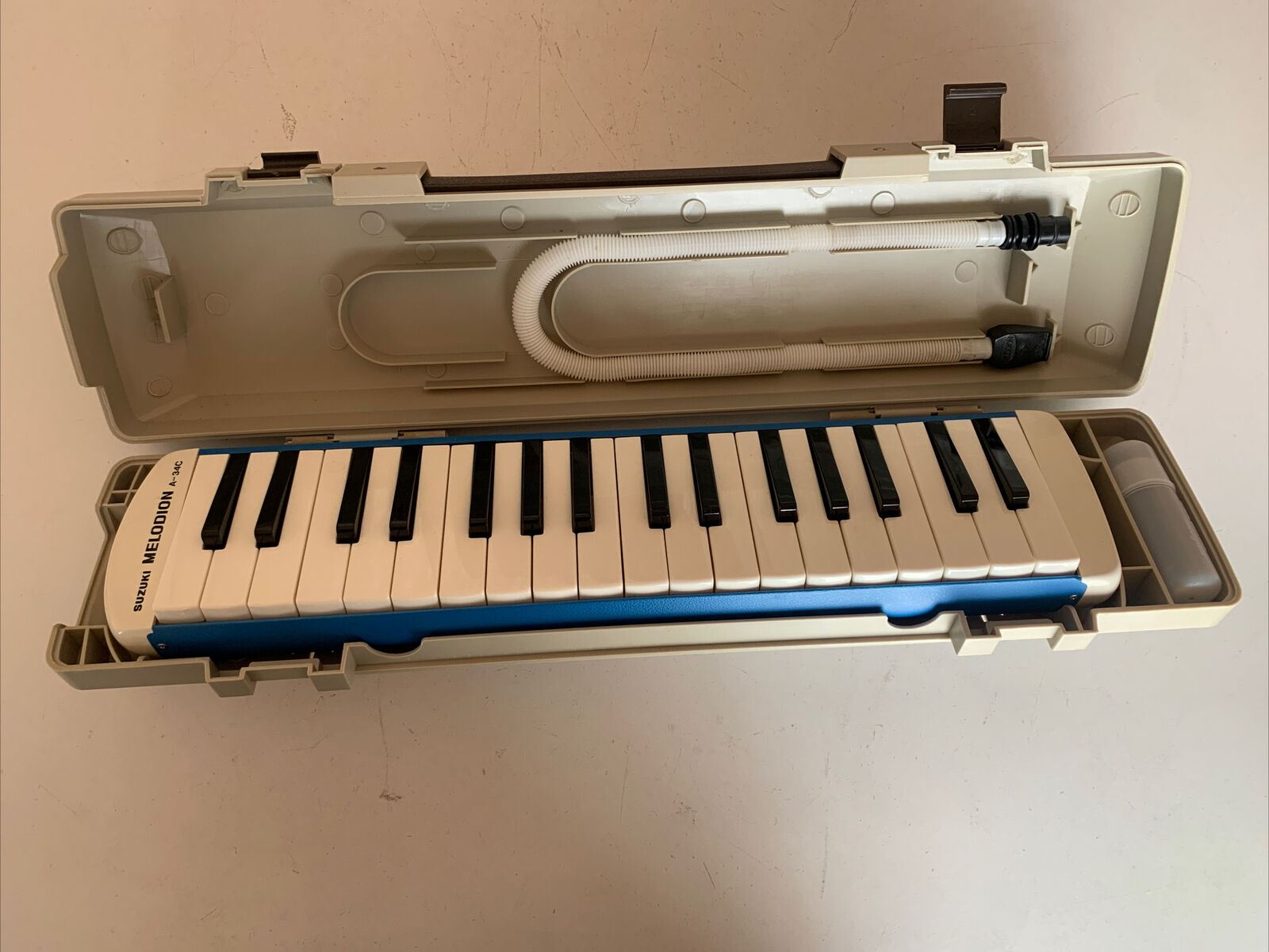 Suzuki Melodion A-34C with Carry Case – Retro Unit