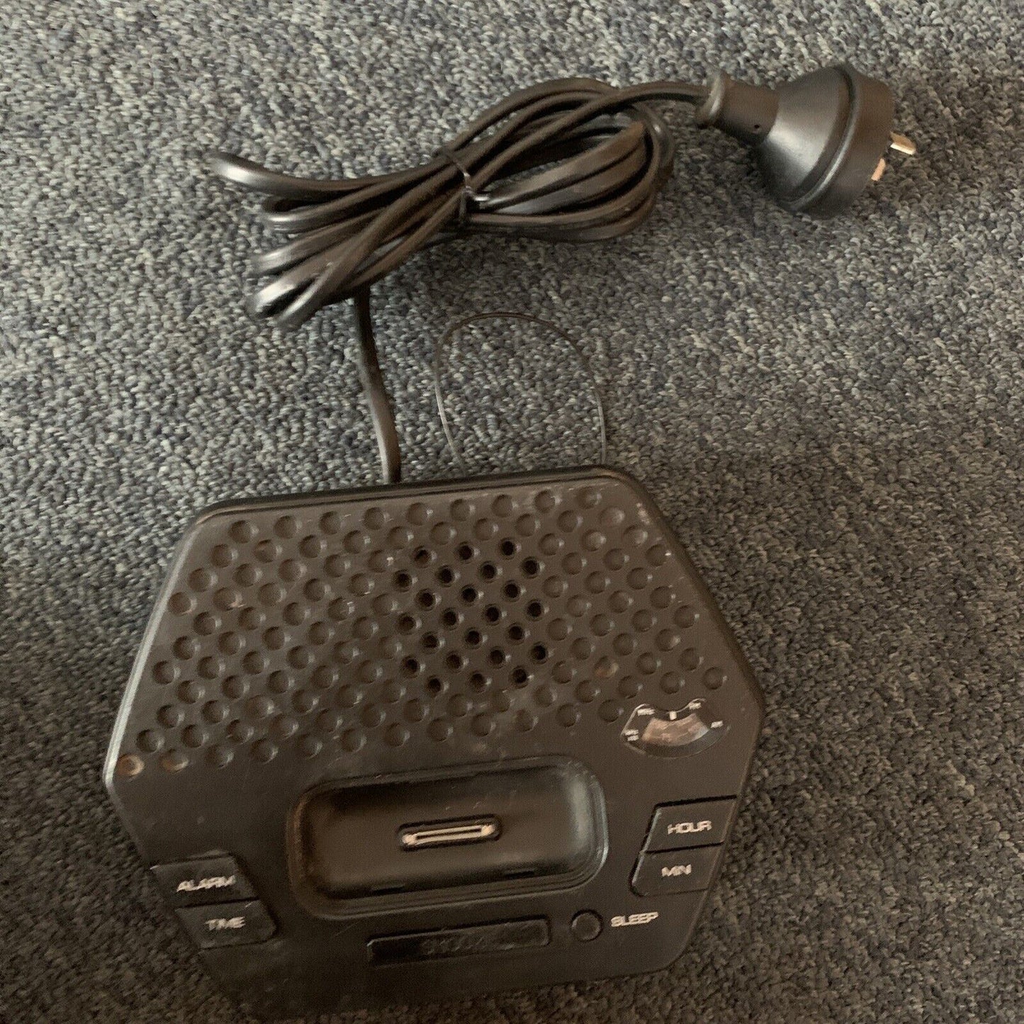 Sanyo DMP-P3 Alarm Clock Radio with 30-pin iPod Dock