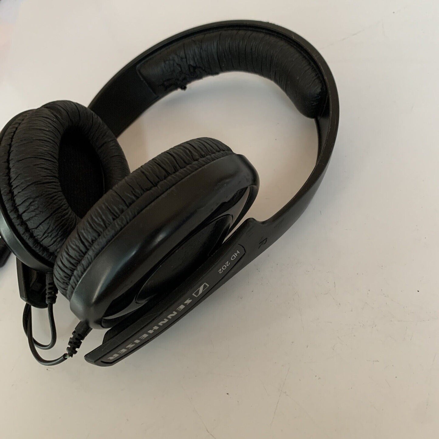 Sennheiser HD 202 Professional Headphones *Wire Broken But In Working Order
