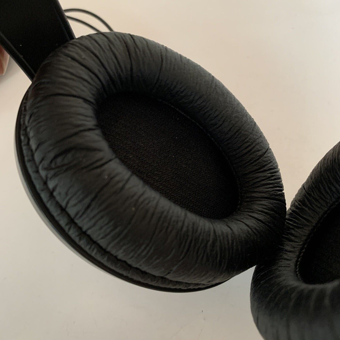 Sennheiser HD 202 Professional Headphones *Wire Broken But In Working Order