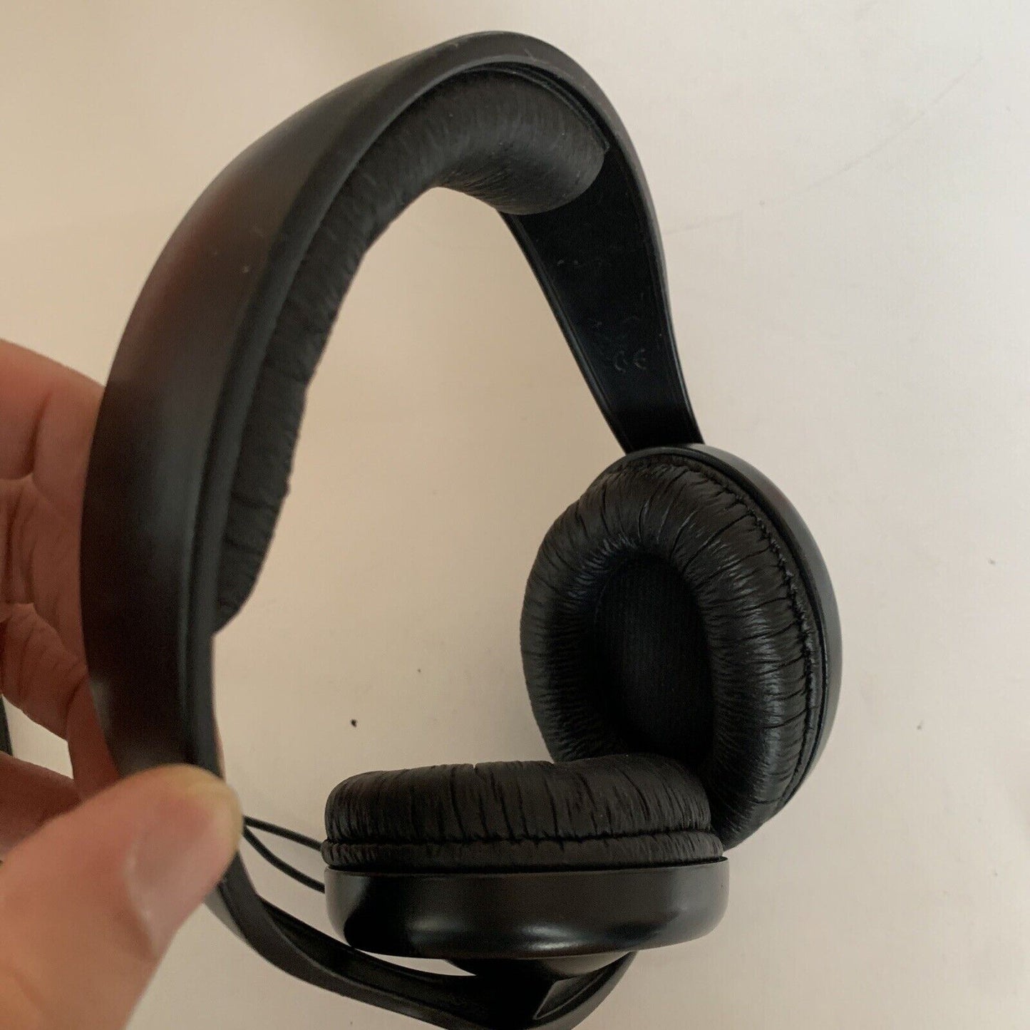 Sennheiser HD 202 Professional Headphones *Wire Broken But In Working Order