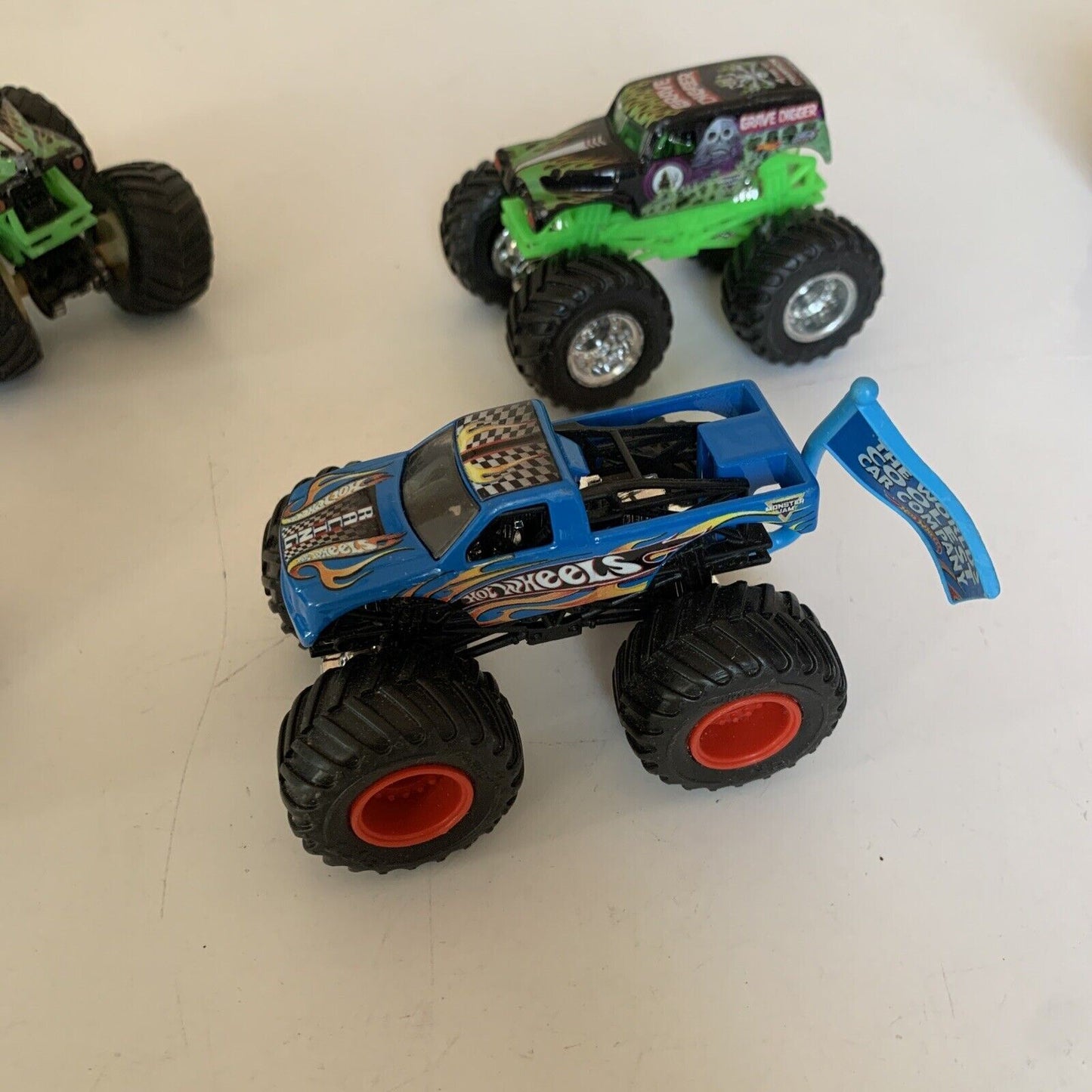 4x Mattel Hot Wheels Monster Trucks Grave Digger Mohawk Warrior