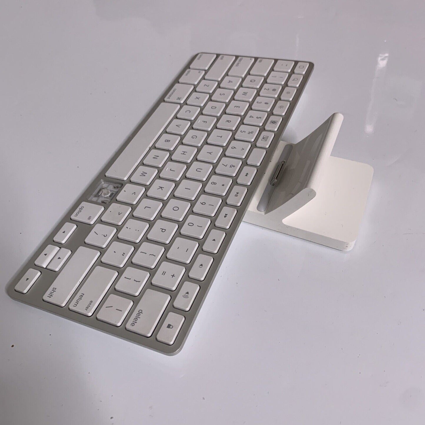 Apple iPad Keyboard Dock A1359 30-pin Connector