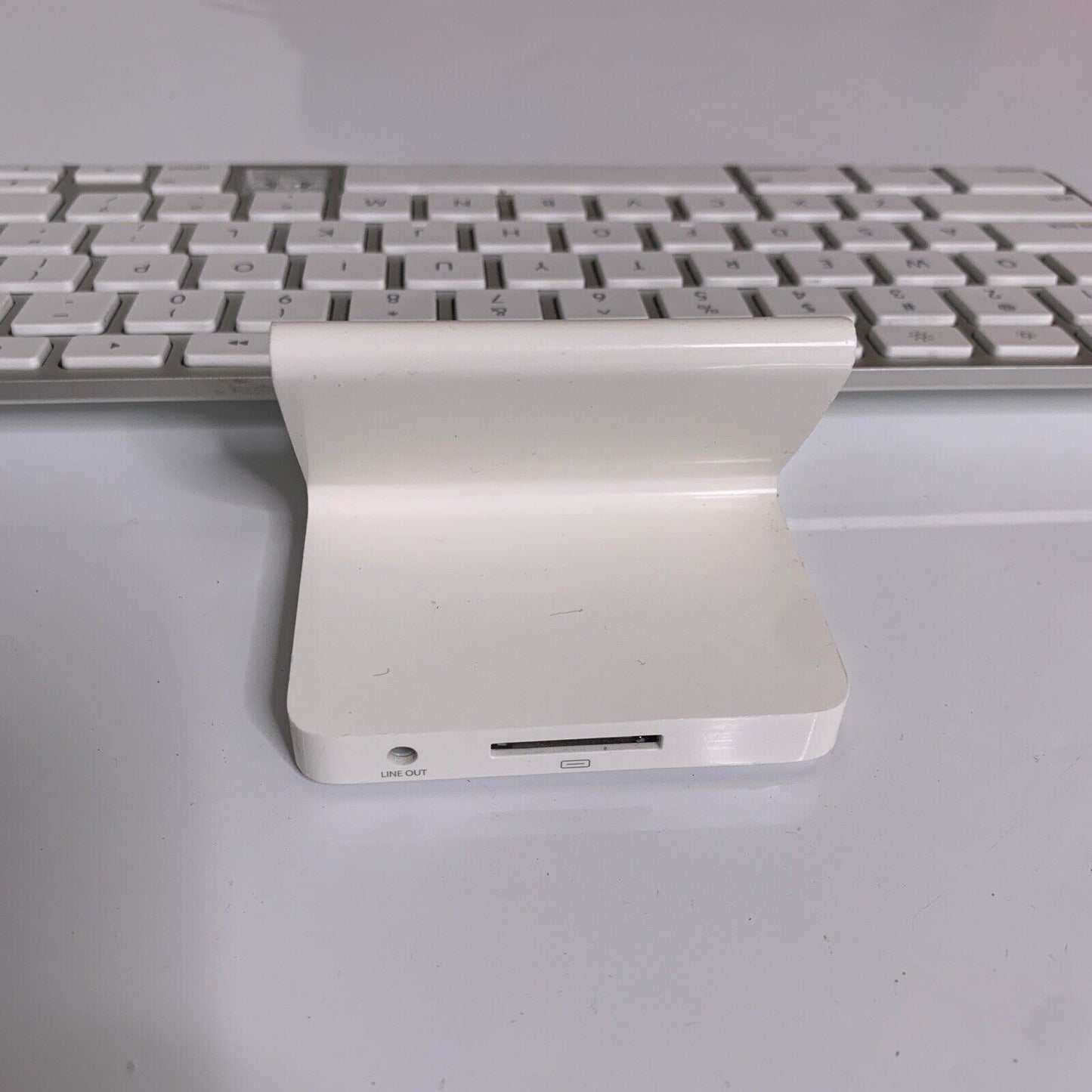 Apple iPad Keyboard Dock A1359 30-pin Connector