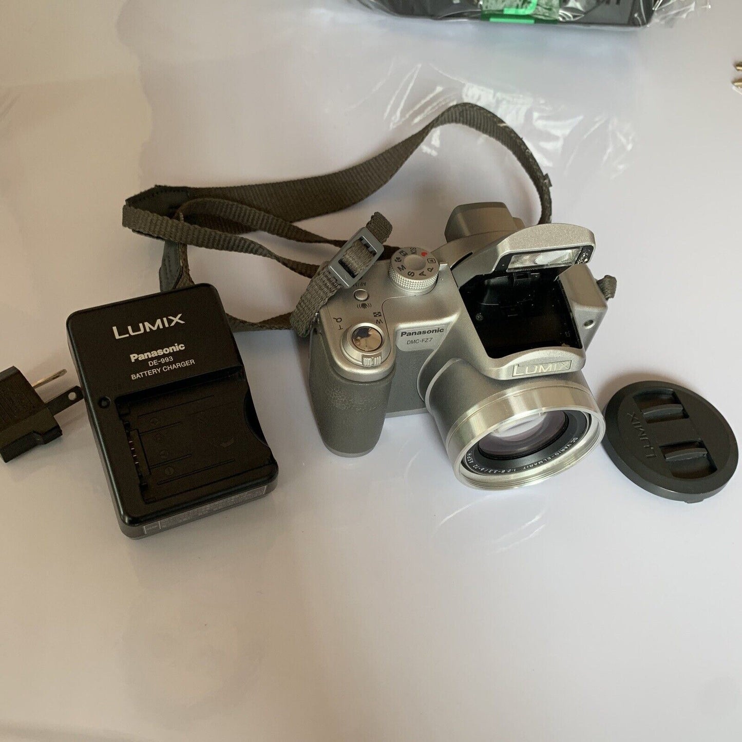 Panasonic Lumix DMC-FZ7K 6MP Digital Camera 12x Optical Leica Lens