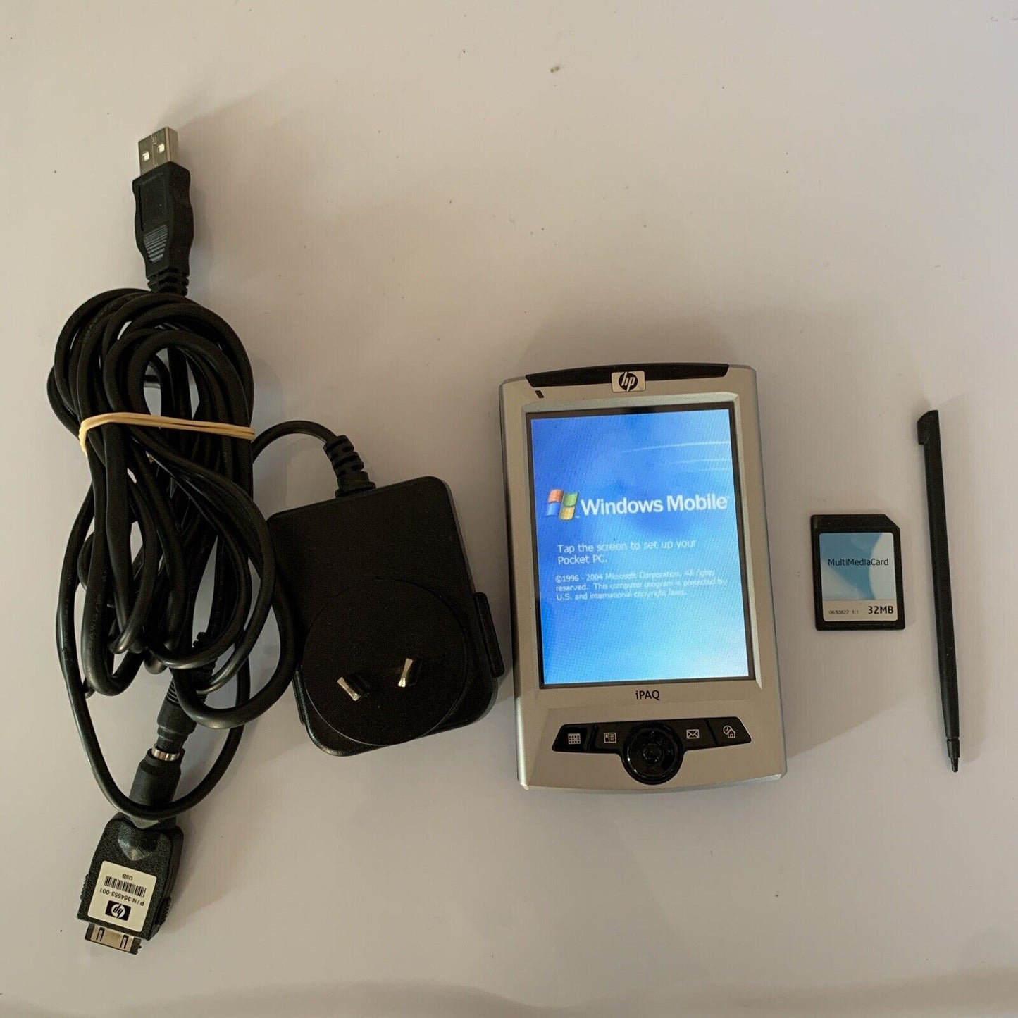 HP iPAQ Pocket PC 2003 Pro with Outlook 2002 HSTNH-L04C with Charging Dock USB