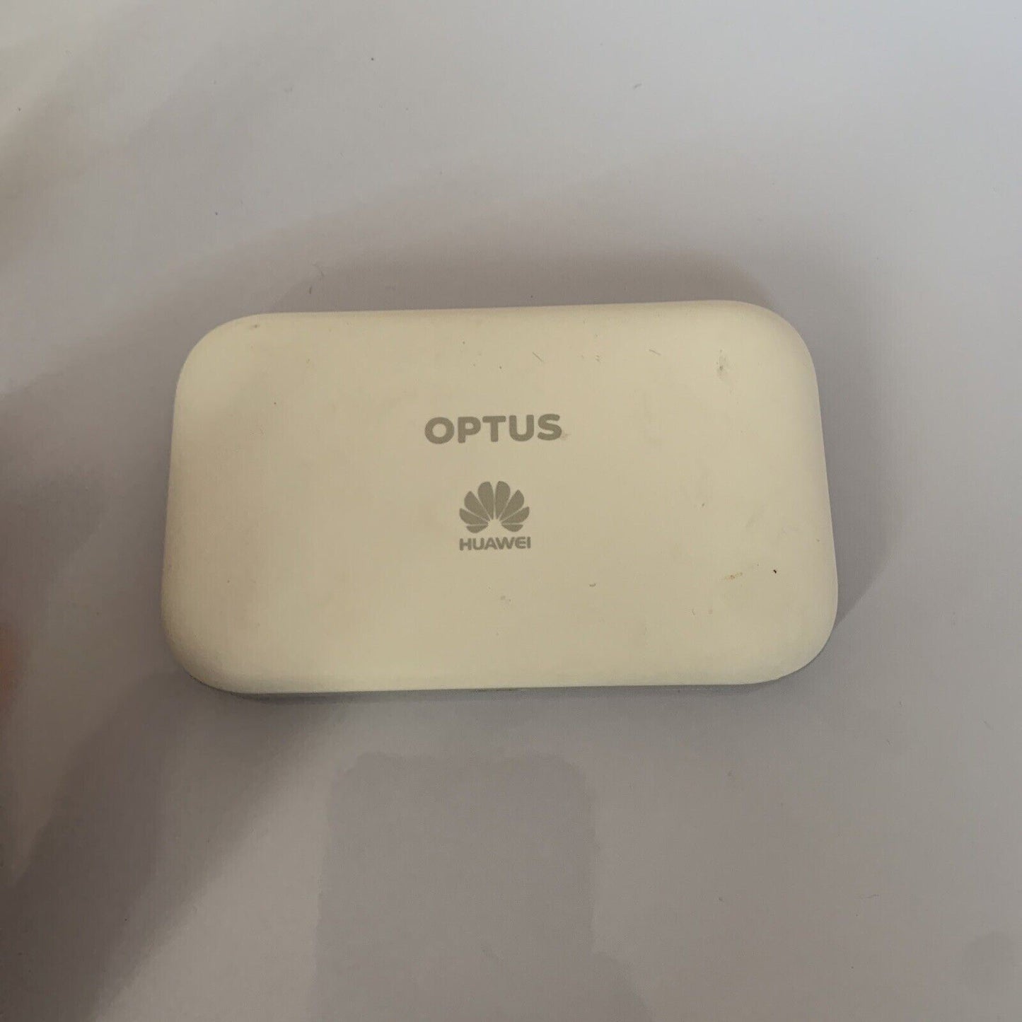 Huawei E5577 Optus 4G WiFi Modem - White Locked to Optus