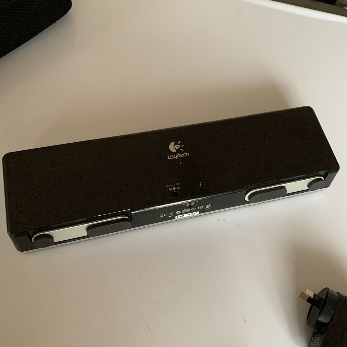 Logitech Pure-Fi Anywhere 2 Speaker iPod/iPhone 30 Pin 3.5mm Incl Case + Remote