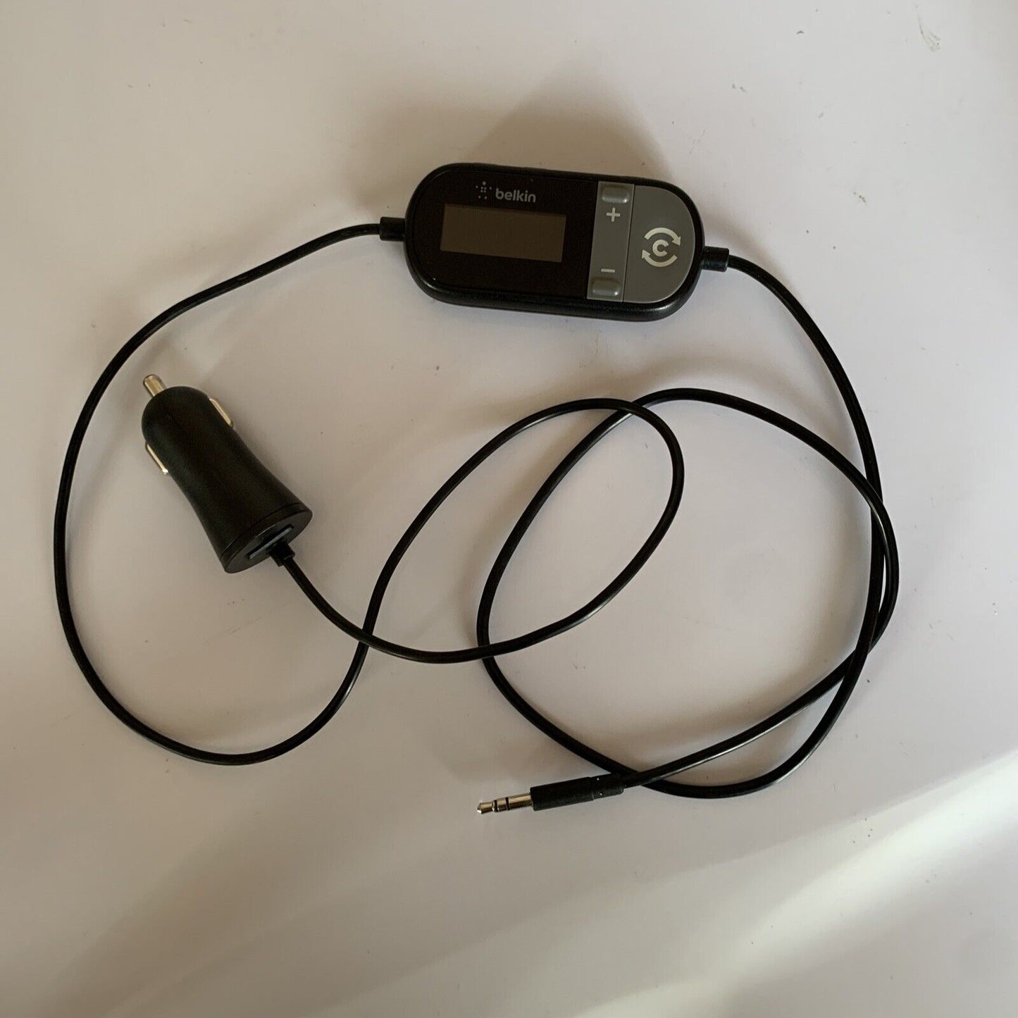 Belkin Tunecast Auto F8Z880au FM Transmitter 3.5mm Plug + USB Charger Port