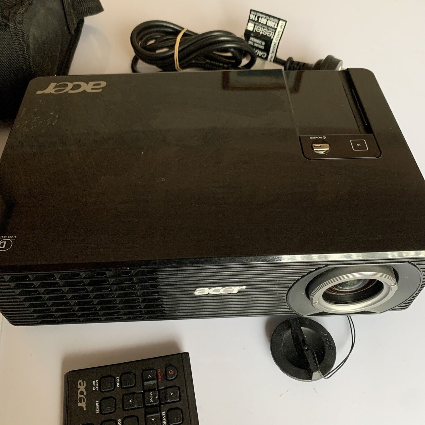 Acer X1160 DLP Projector with Remote and Bag