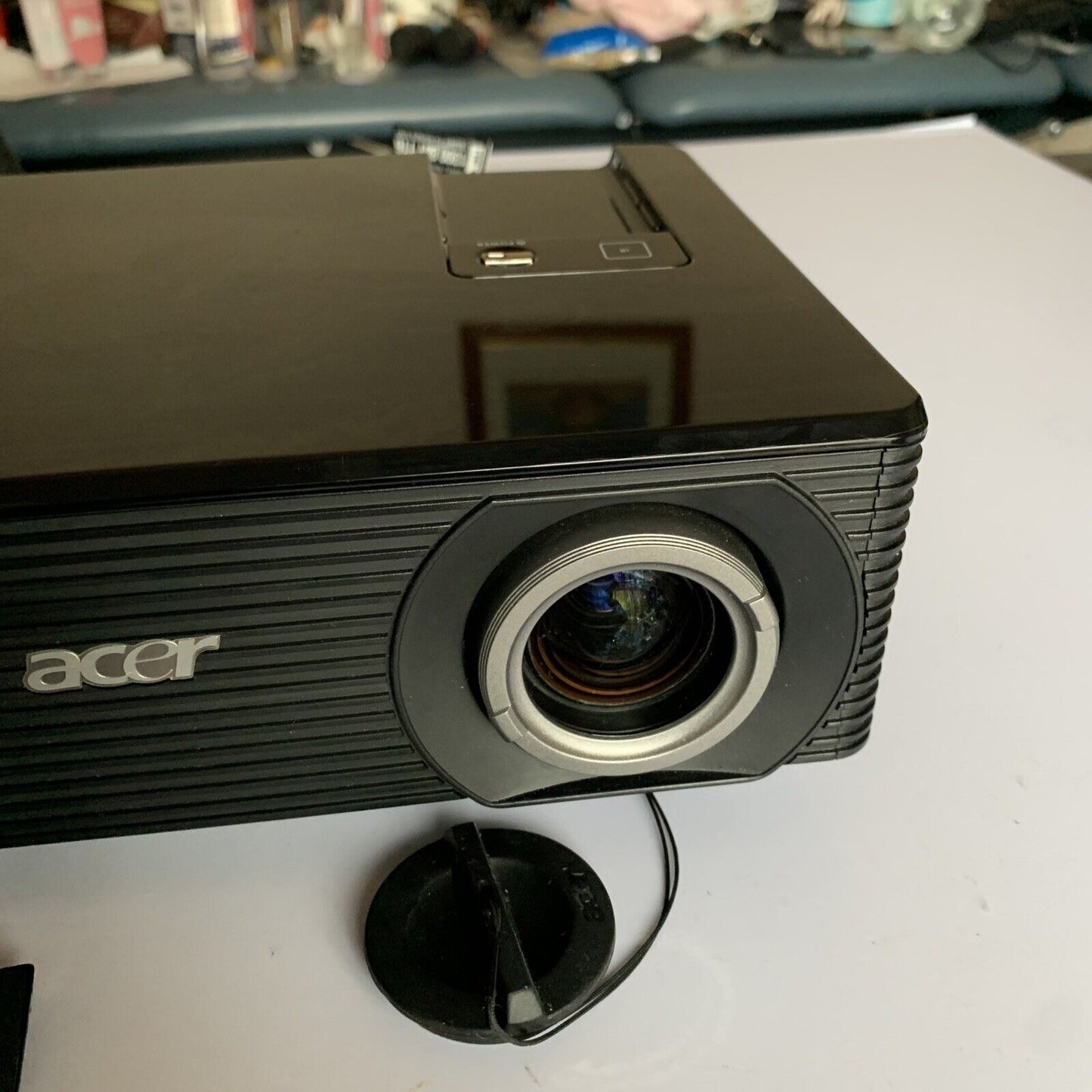 Acer X1160 DLP Projector with Remote and Bag