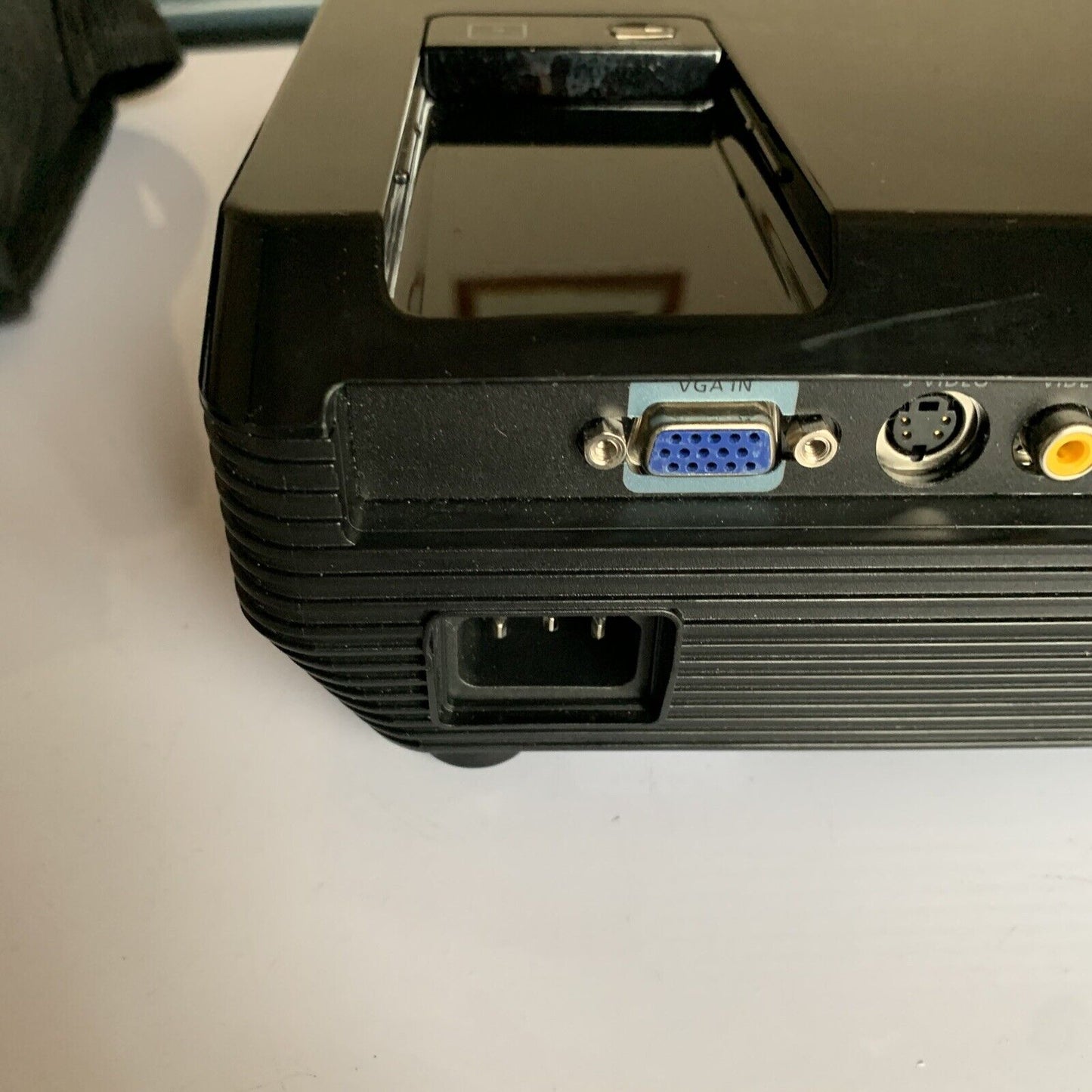 Acer X1160 DLP Projector with Remote and Bag