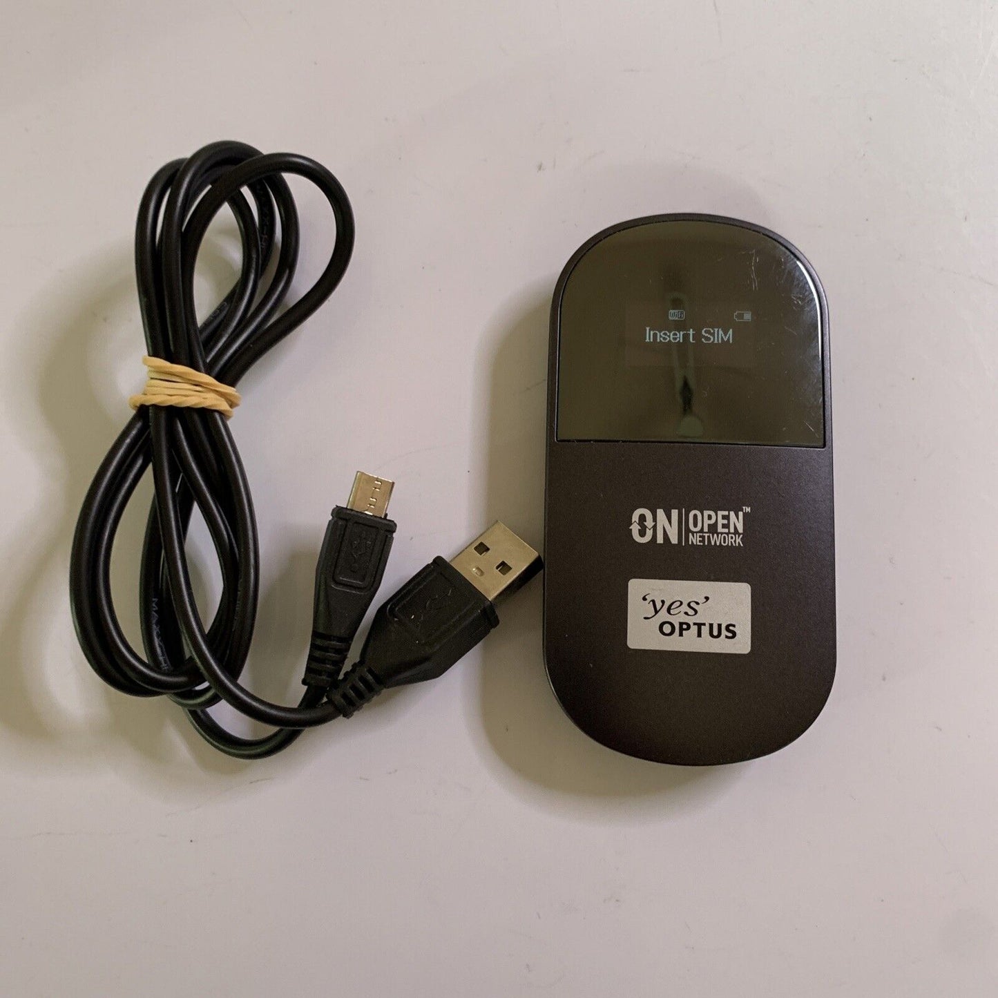 Genuine Huawei Optus E586 MiFi Mobile Hotspot Mini 3G Pocket WiFi