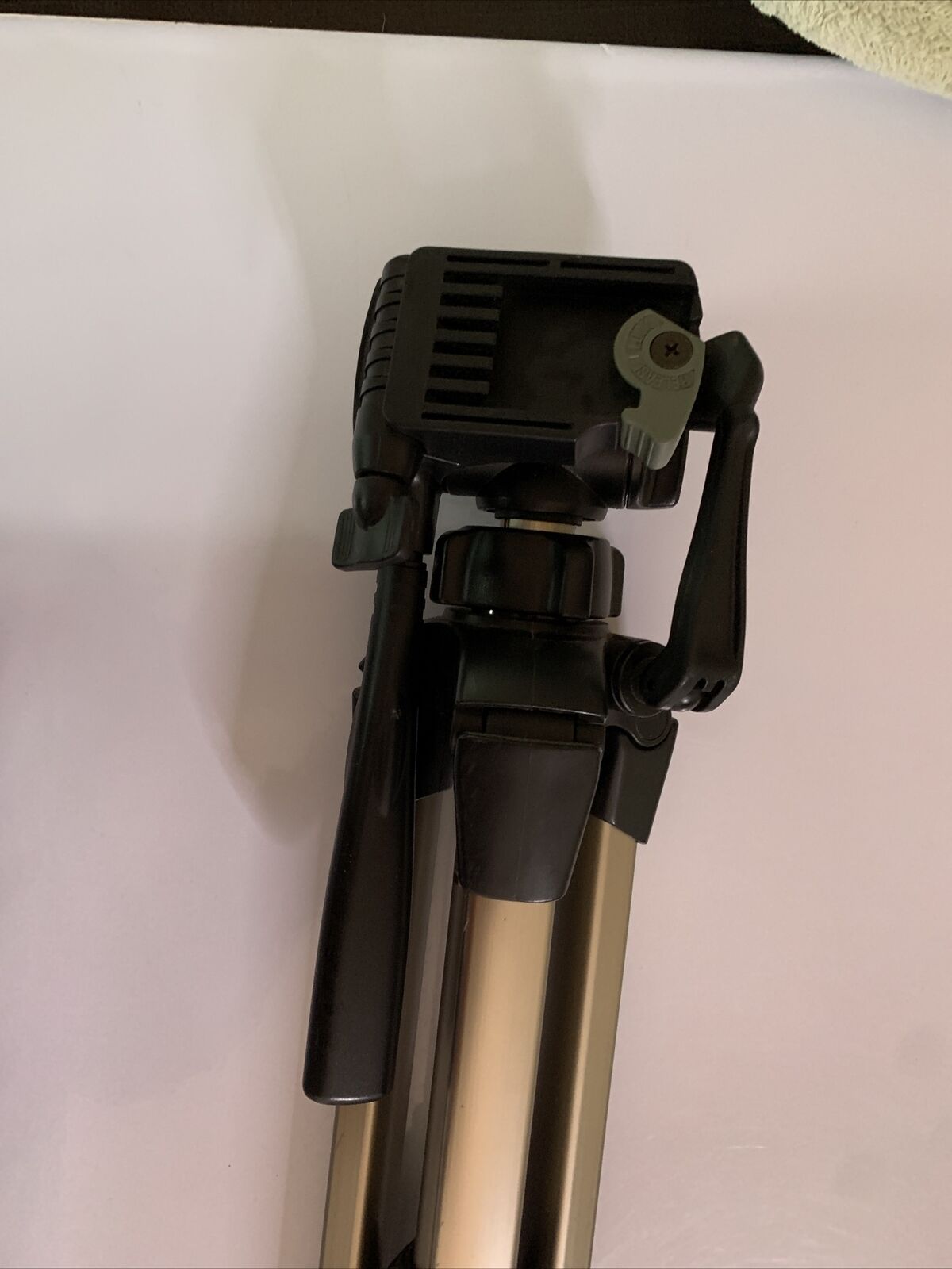 Slik Tripod U8000 Tripod with 3Way PanandTilt Head Retro Unit