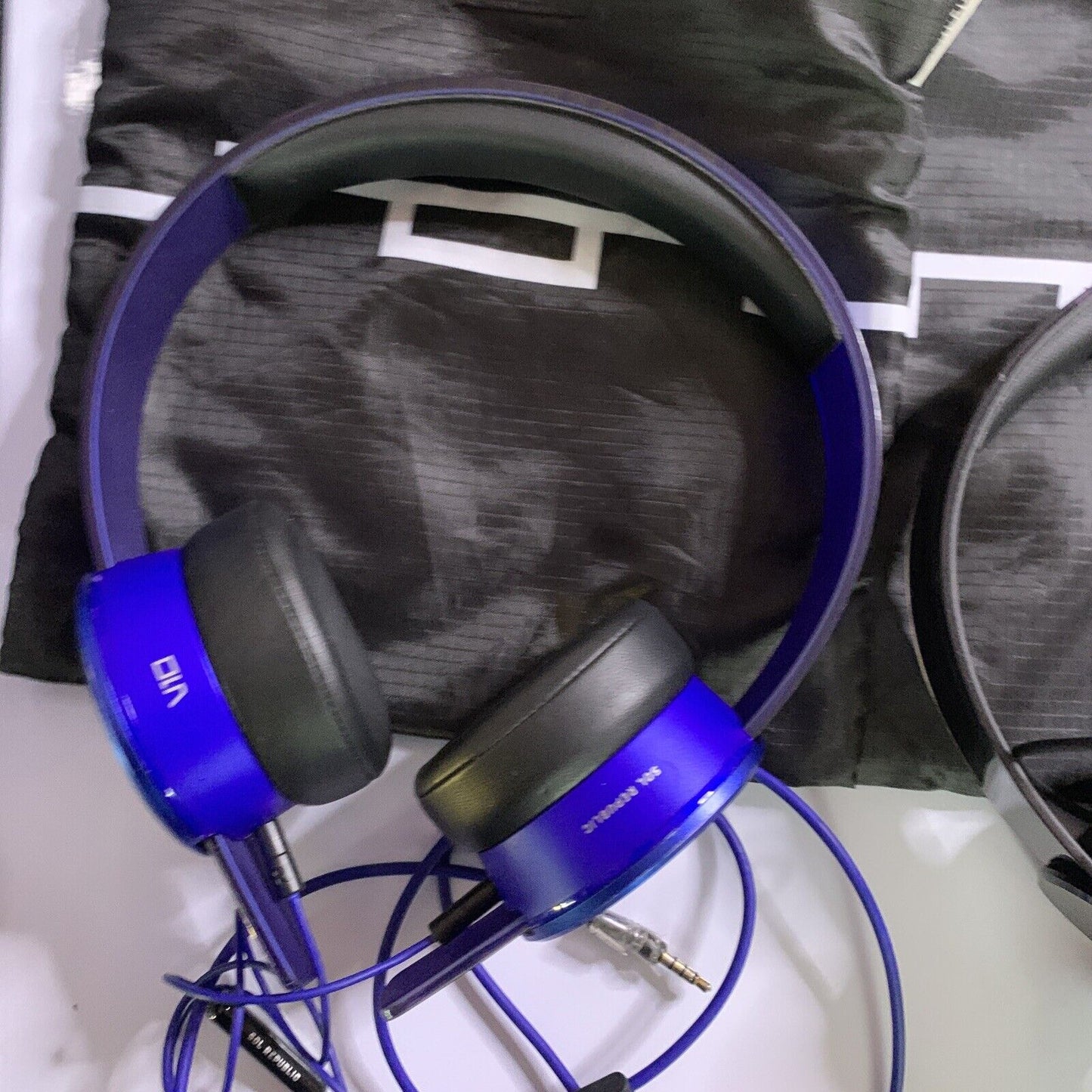 2x Sol Republic Tracks HD V10 Headphones 3.5mm Plug