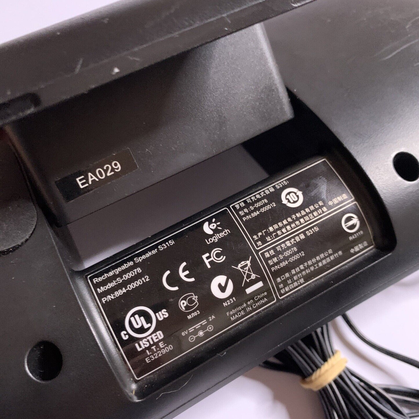 Logitech Rechargeable Portable Speaker S315i S-00078 For 30-Pin iPod iPhone