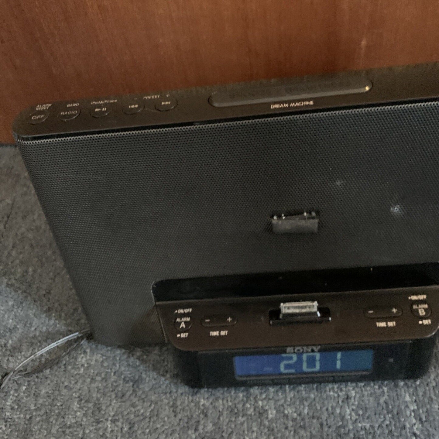 Sony Dream Machine ICF-DS15iP Docking Speaker 30-pin iPod Alarm Clock Radio