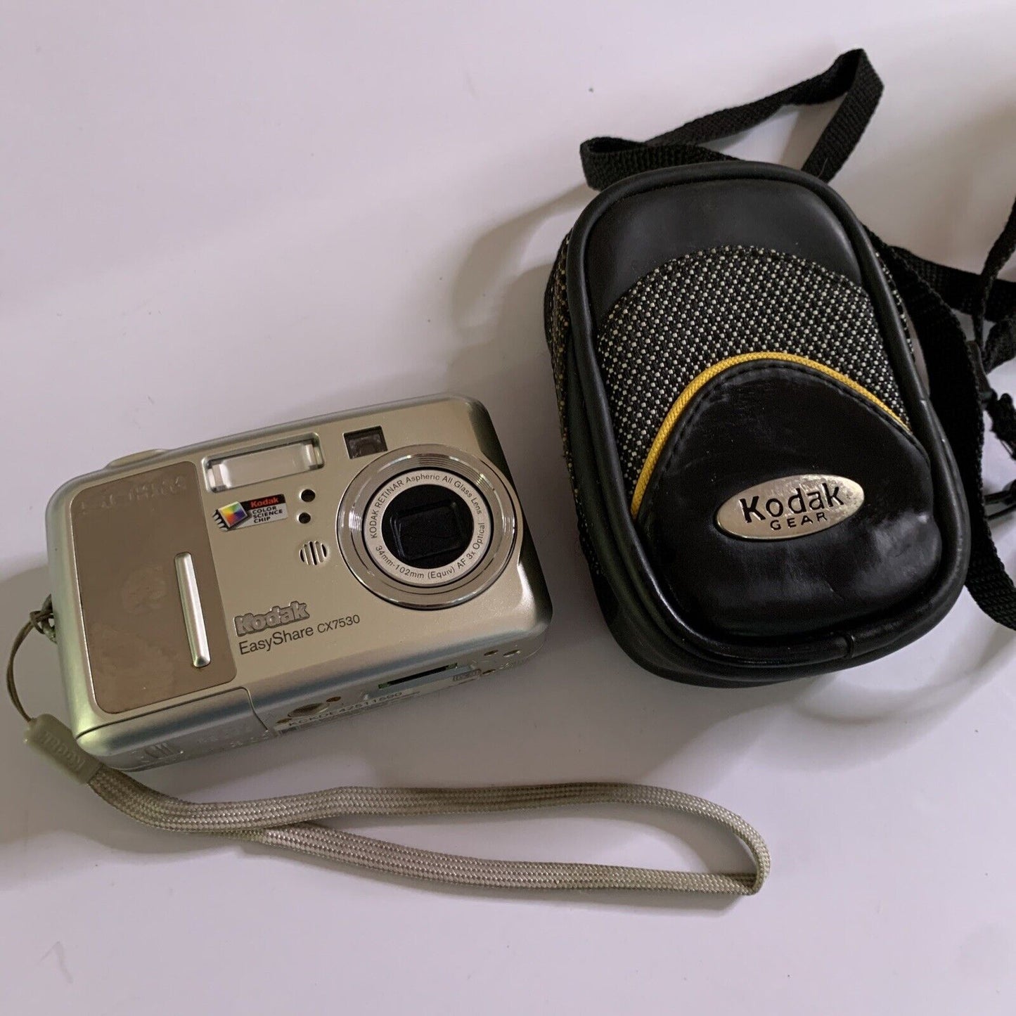 Kodak EasyShare CX7530 Digital Camera *doesn’t Turn on For parts Or repair