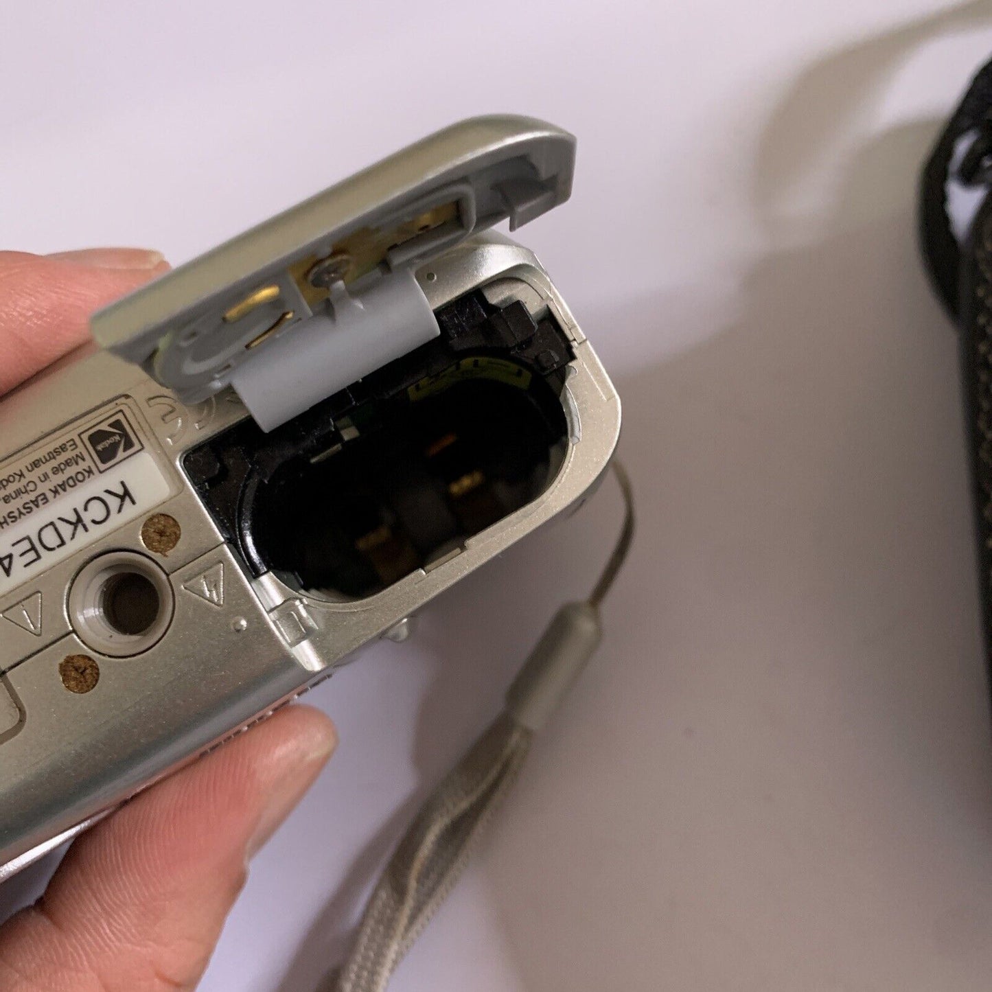 Kodak EasyShare CX7530 Digital Camera *doesn’t Turn on For parts Or repair