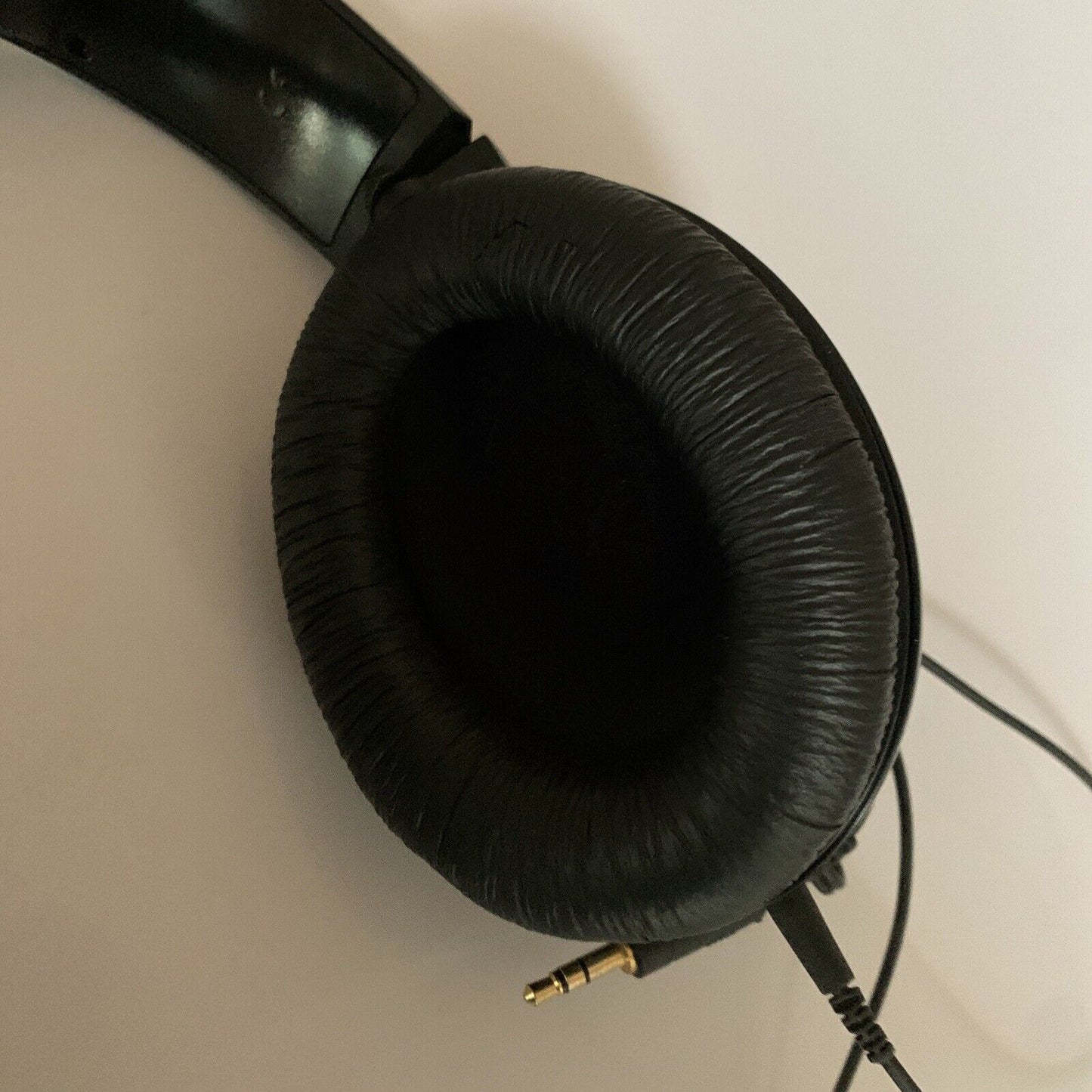 Sennheiser HD201 Headphones *Sound Working But broken from headband