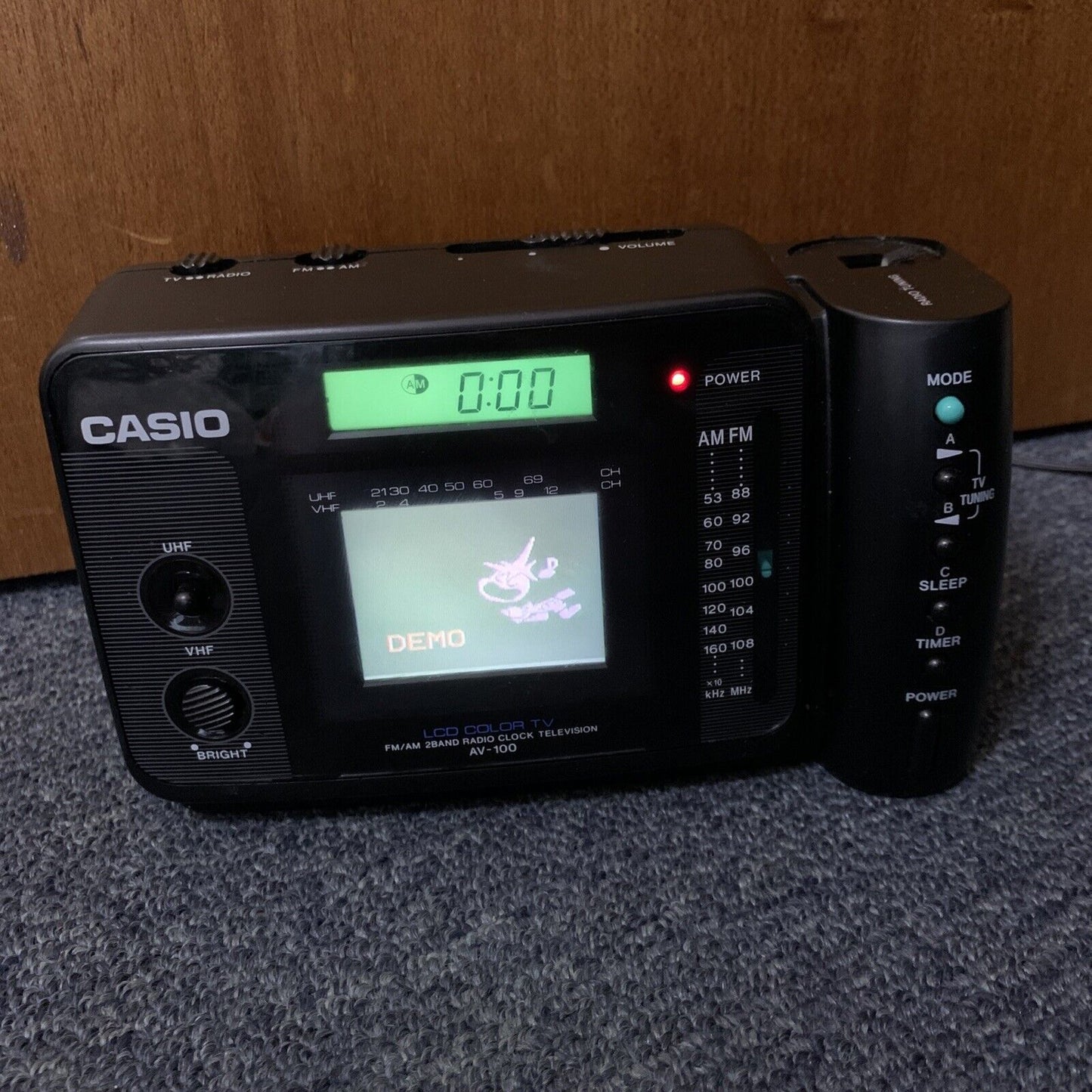 Vintage Casio Clock TV AM FM Radio LCD Colour Television Analog AV-100 Retro