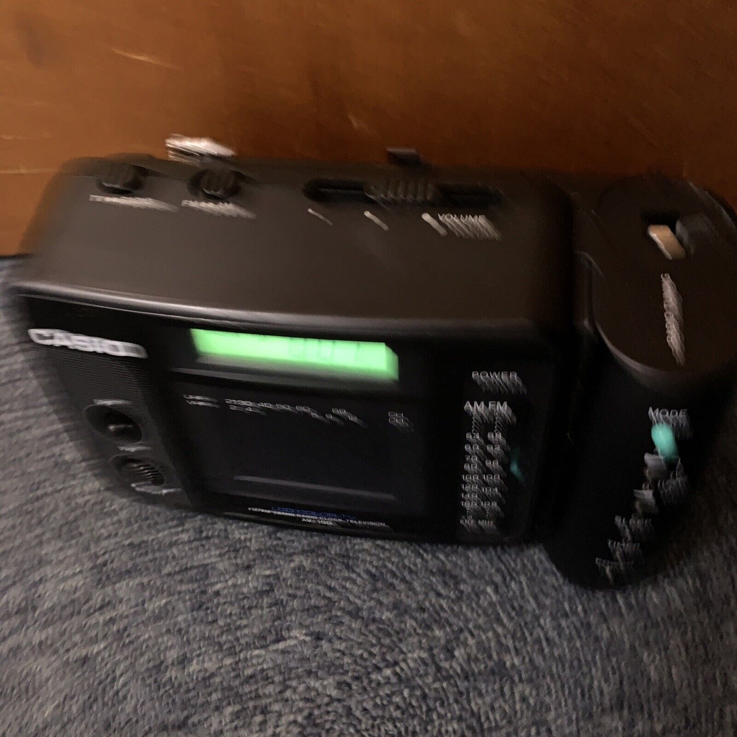 Vintage Casio Clock TV AM FM Radio LCD Colour Television Analog AV-100 Retro