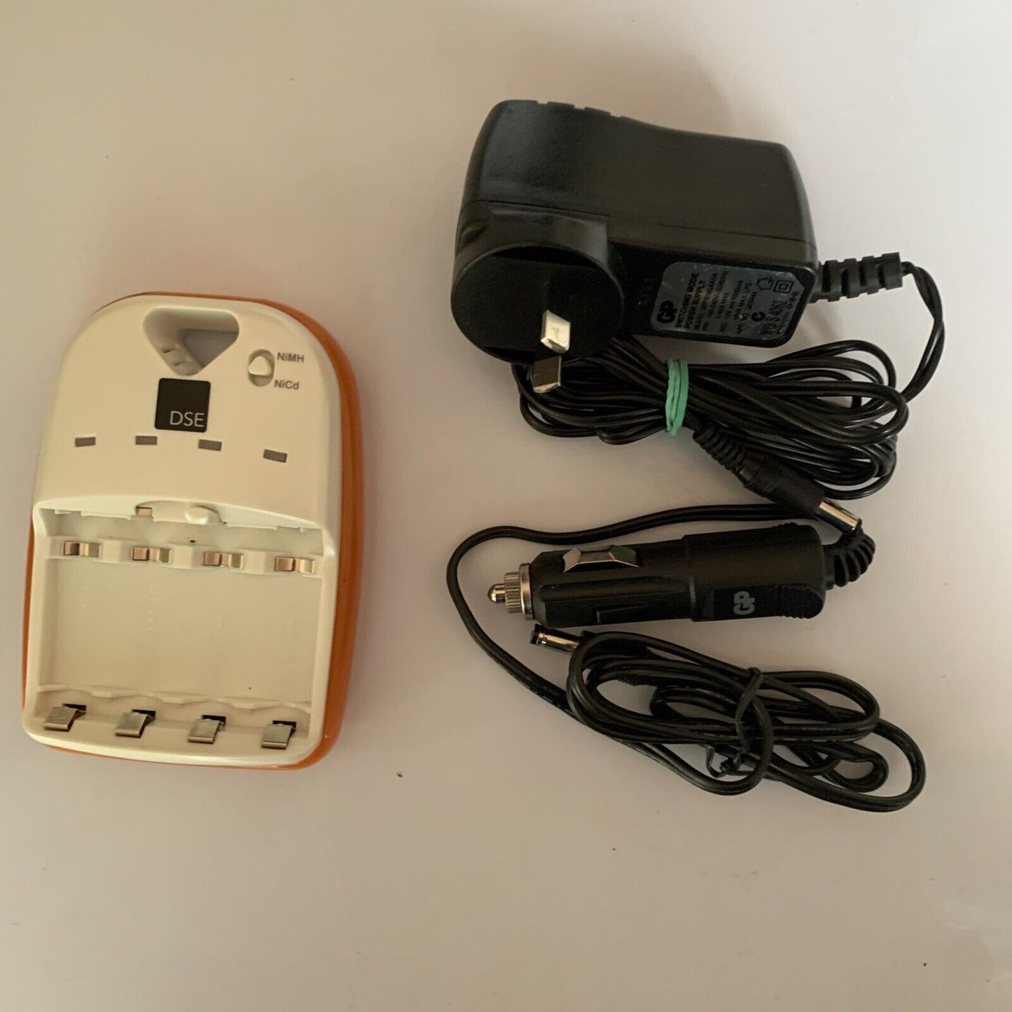 DSE Battery Charger for AA AAA Batteries GPPB14