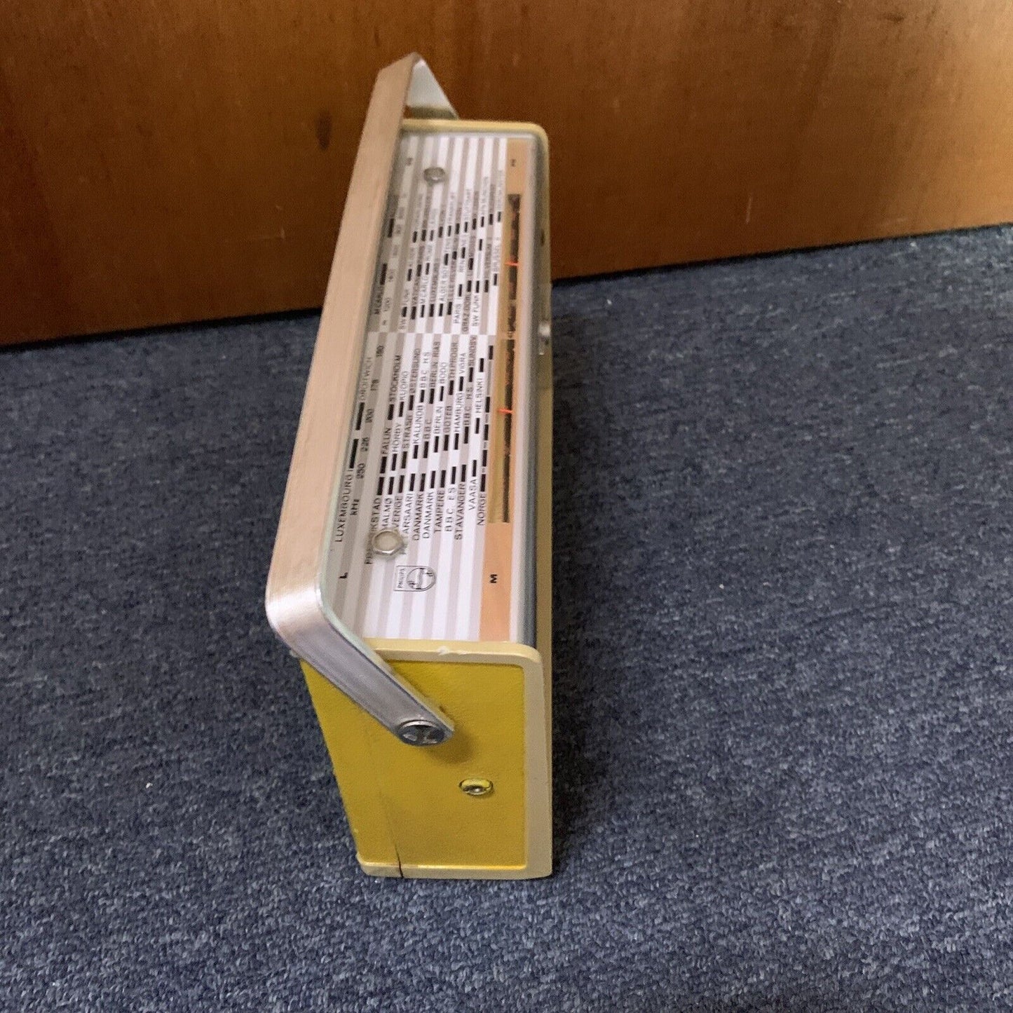 Vintage Philips Transistor Radio UKW Broadcast 550-1620 kHz Long Wave FM