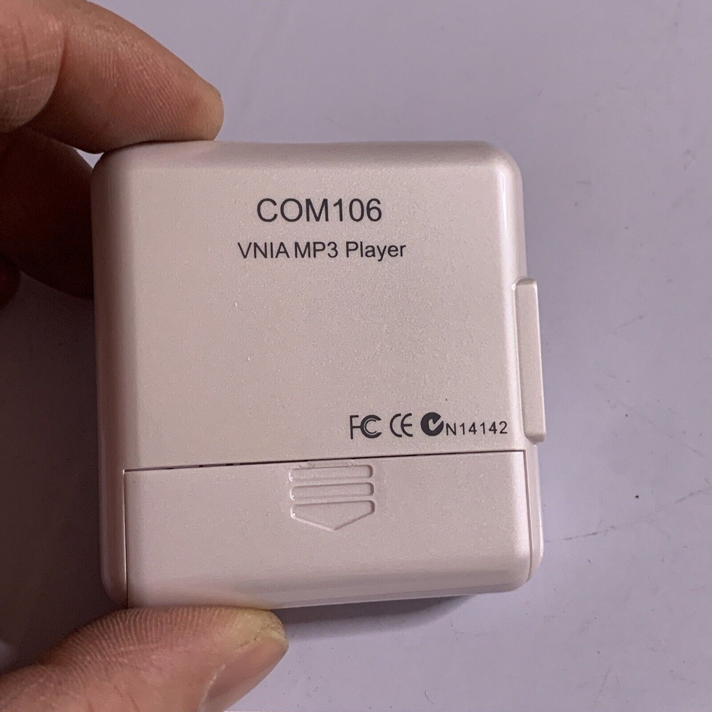 VNIA 2 GB MP3 FM Radio Player