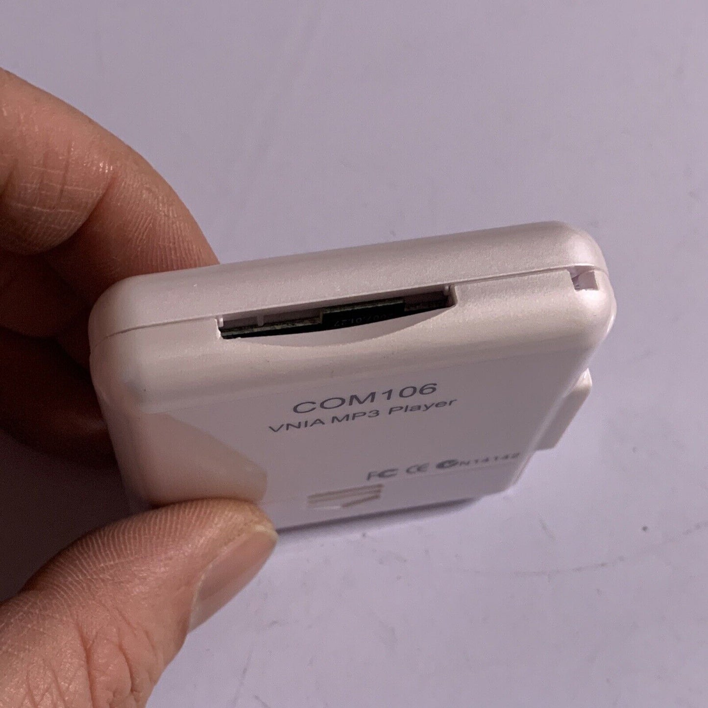 VNIA 2 GB MP3 FM Radio Player