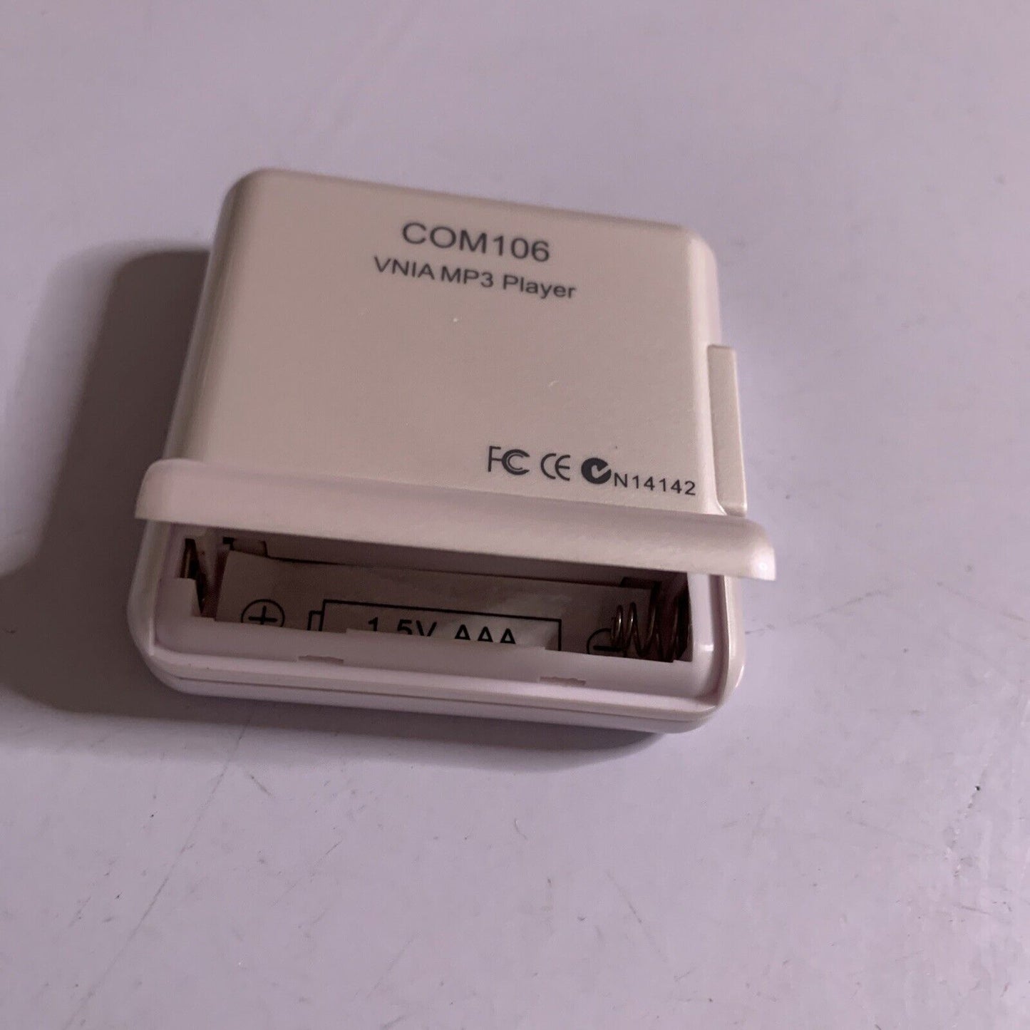 VNIA 2 GB MP3 FM Radio Player