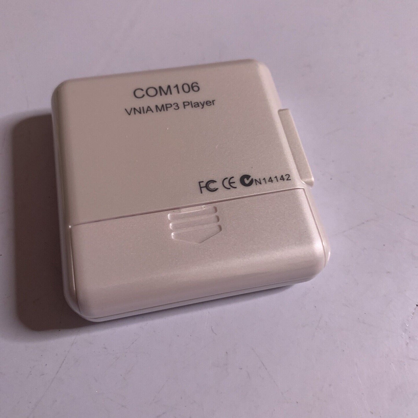 VNIA 2 GB MP3 FM Radio Player