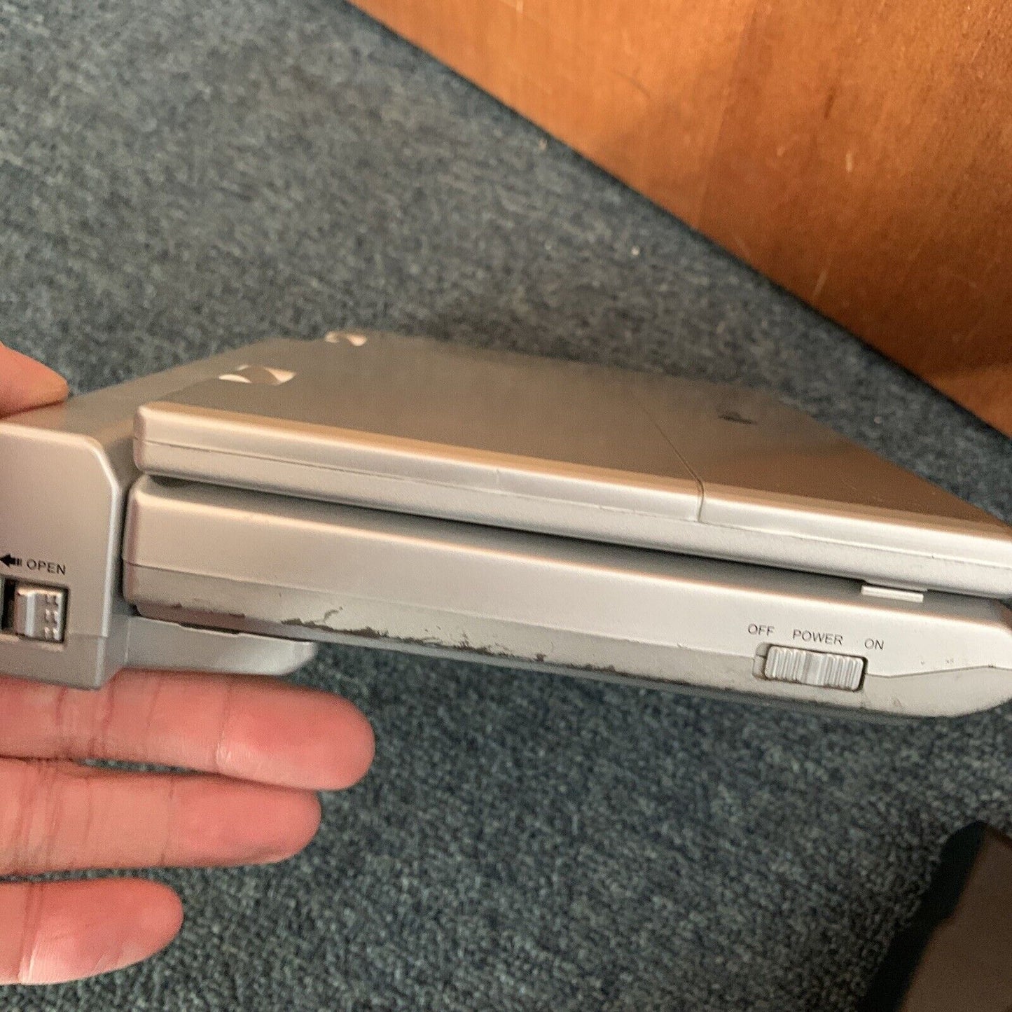 LG Portable 7" DVD Player DP9911P